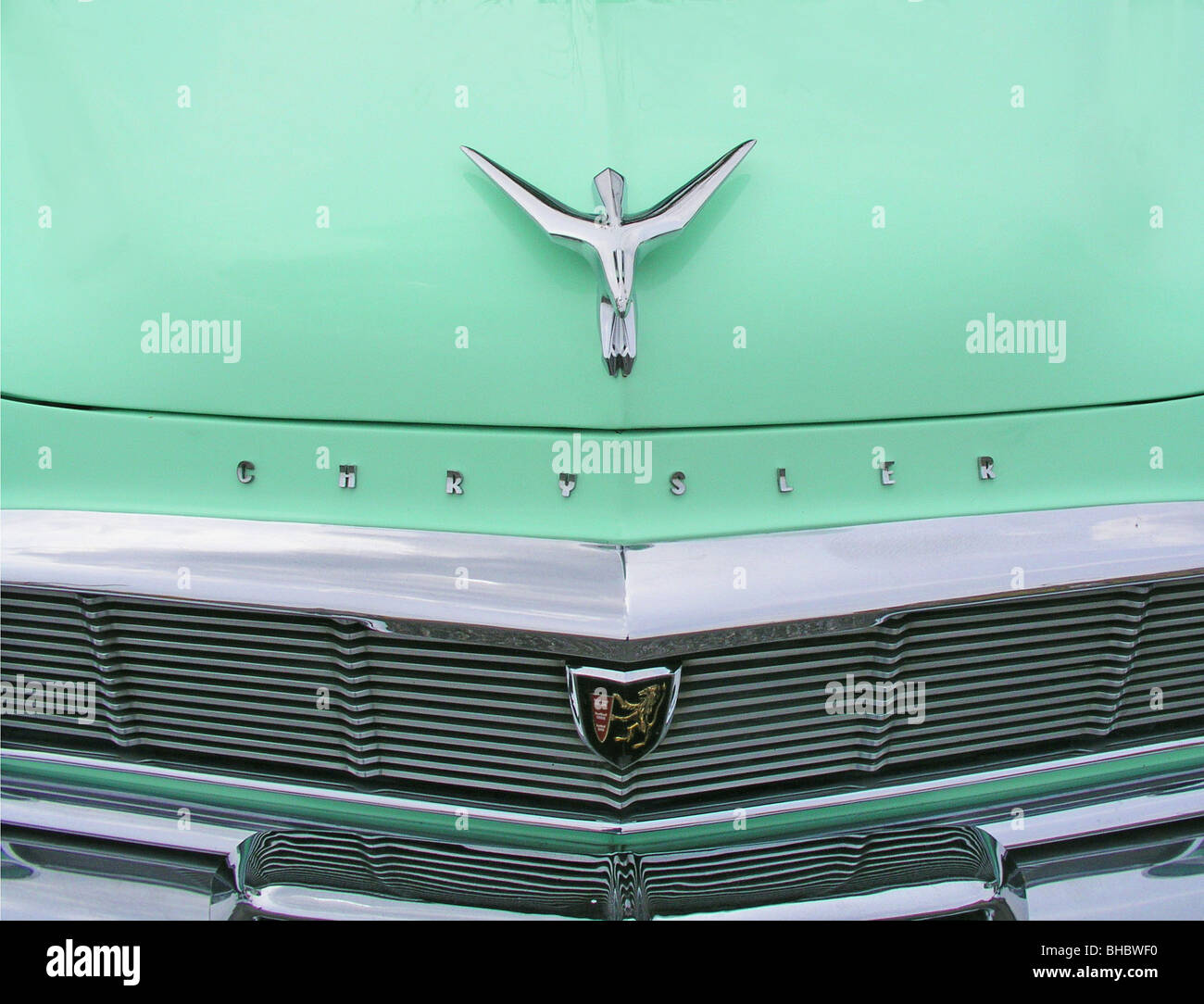 https://c8.alamy.com/comp/BHBWF0/chrysler-auto-car-mint-green-ornament-grille-wings-hood-bumper-chrome-BHBWF0.jpg