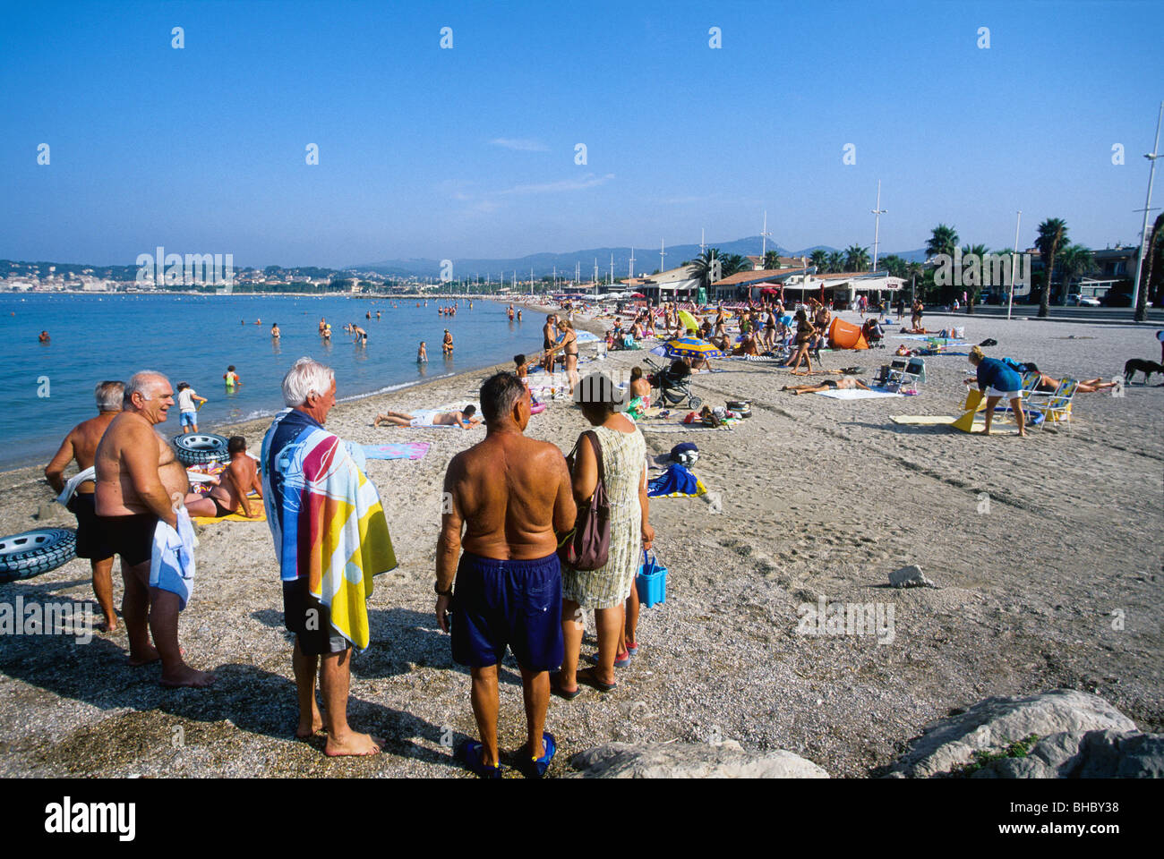 Family beach scene provence holidays hi-res stock photography and ...