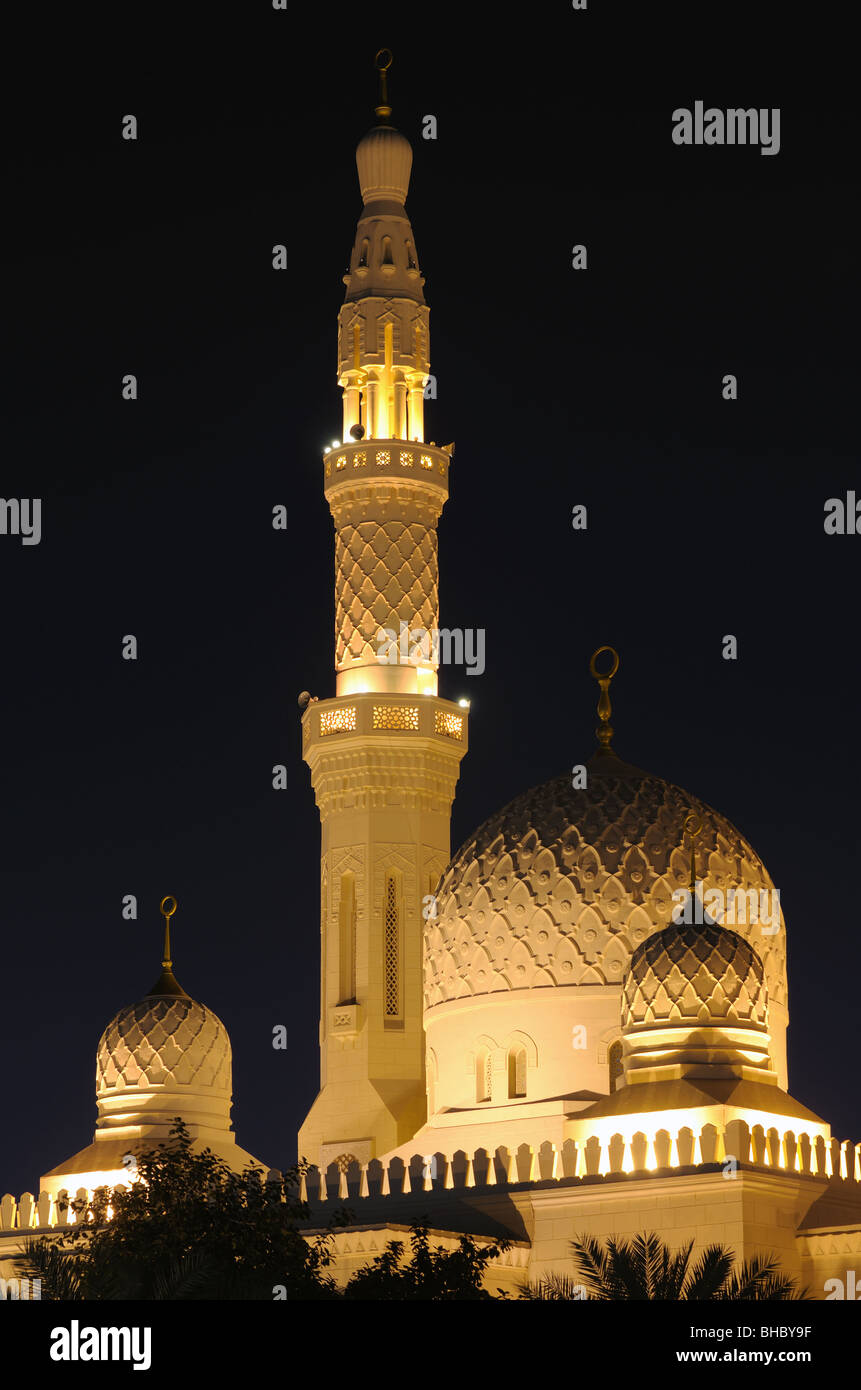 Jumeirah Mosque At Night Dubai United Arab Emirates Stock Photo Alamy jumeirah-mosque-at-night-dubai-united-arab-emirates-stock-photo-alamy