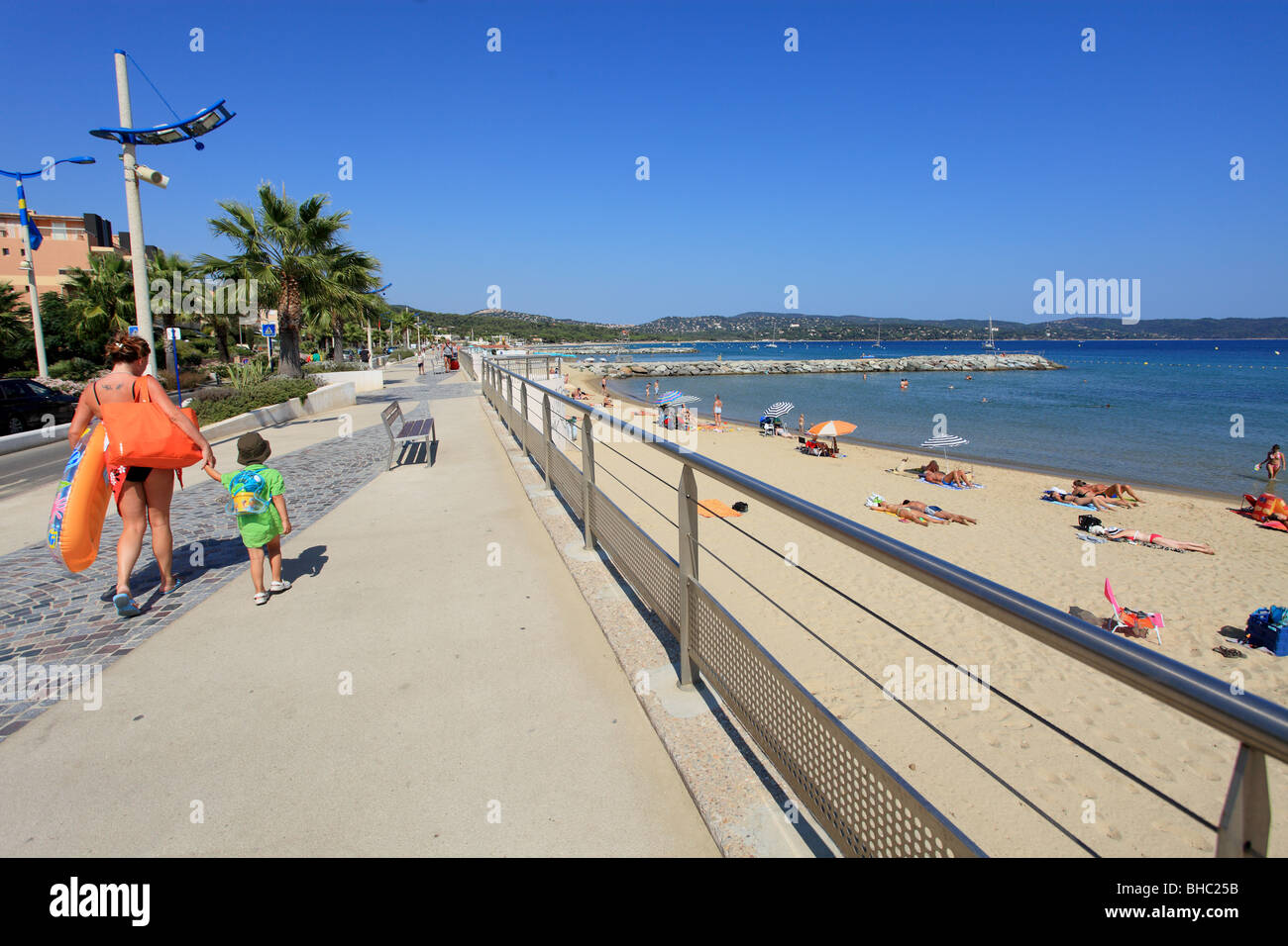 Family beach scene provence holidays hi-res stock photography and ...