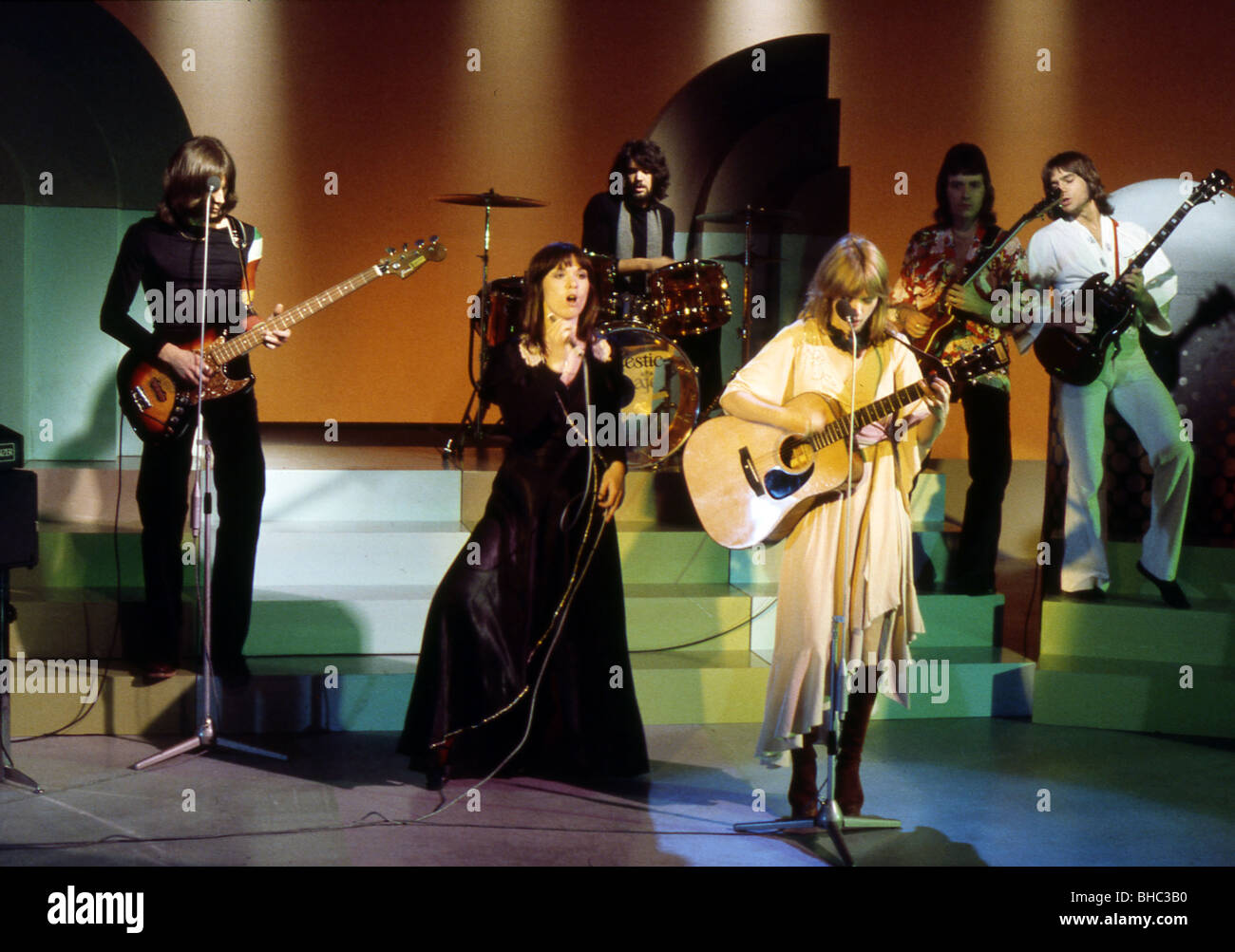 Ann And Nancy Wilson 1987 Hi res Stock Photography And Images Alamy ann-and-nancy-wilson-1987-hi-res-stock-photography-and-images-alamy