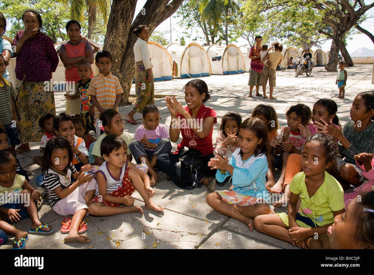 Children from Motael IDP displaced persons camp in Dili enjoy fun games and learning activities provided by Juvita East Timor Stock Photo