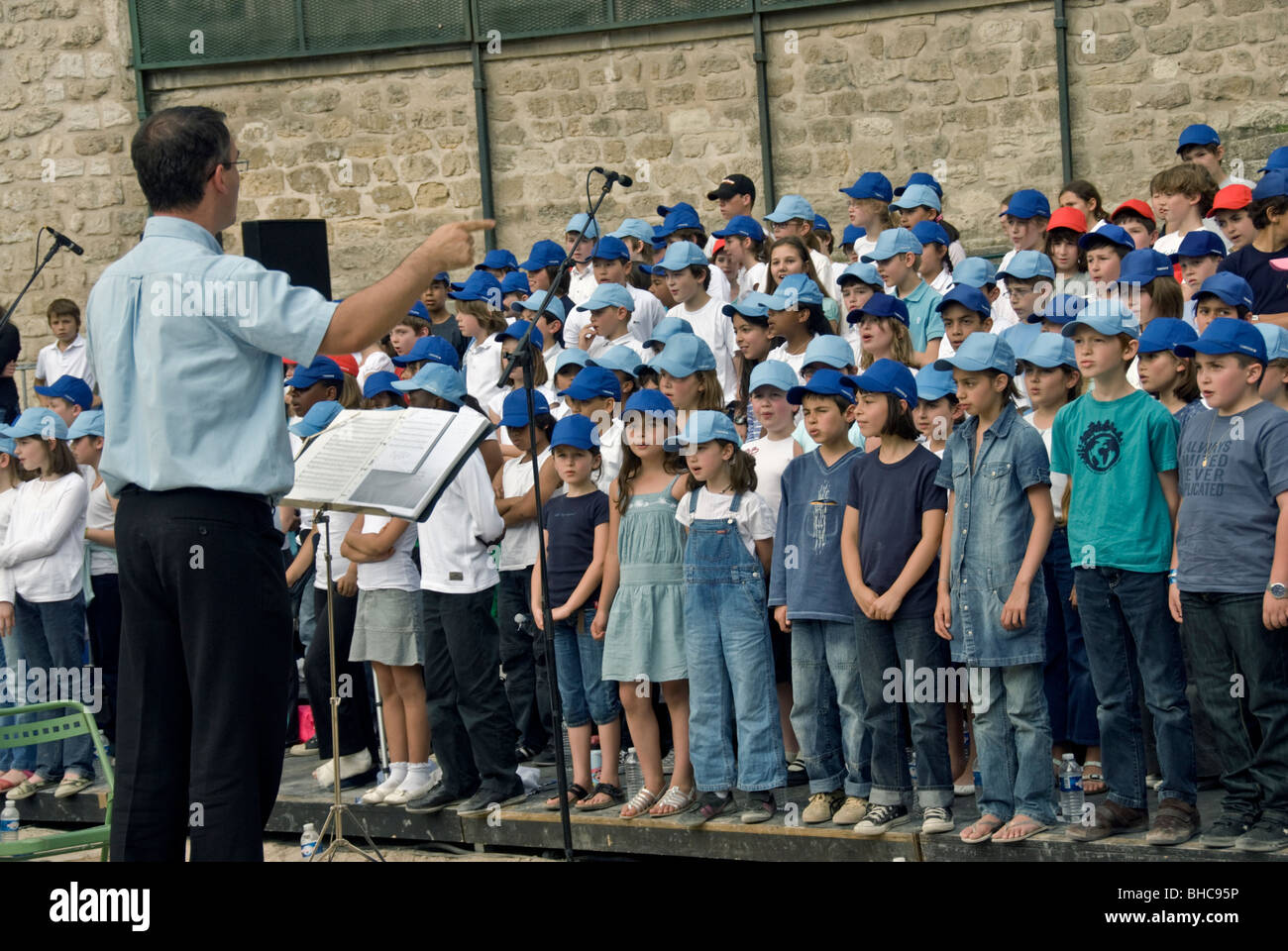 Paris, France, Public Events, Spring Music Festival, 'Fete de la Musique' (World Music Day), Children's Choir, singing outdoors, make music together, world youth festival AND Students Performing Music Festival Stock Photo