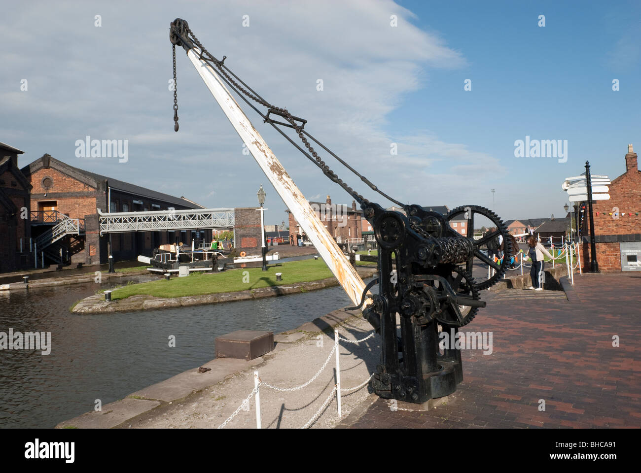 Crane used for lifting goods onto canal boats Stock Photo Alamy