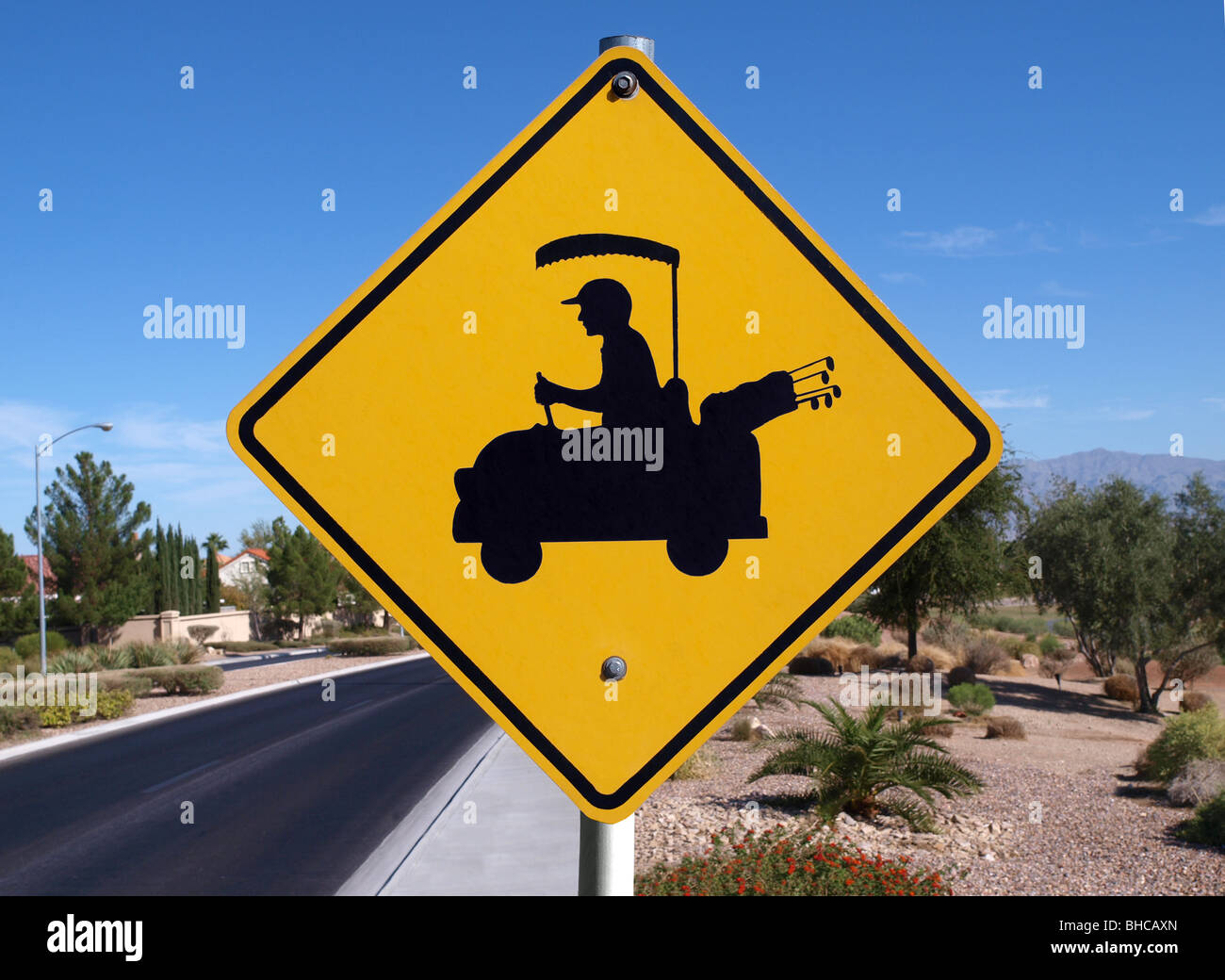 Golf cart crossing hires stock photography and images Alamy