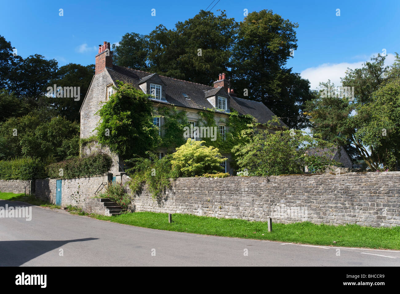 Uk villages derbyshire village hi-res stock photography and images - Page 2  - Alamy