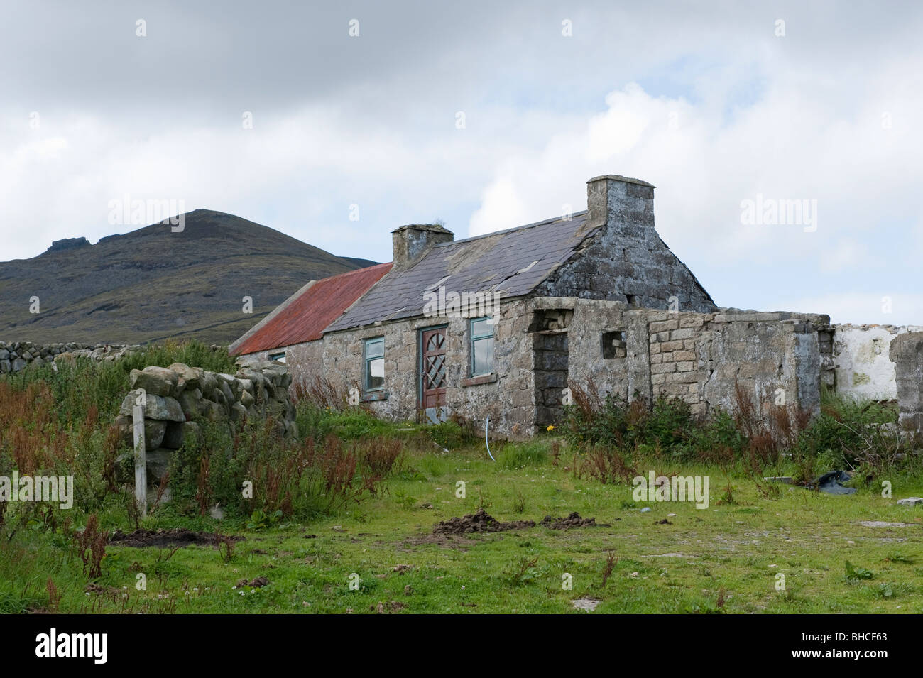 Abandoned cottage in the Mourne Mountains Stock Photo