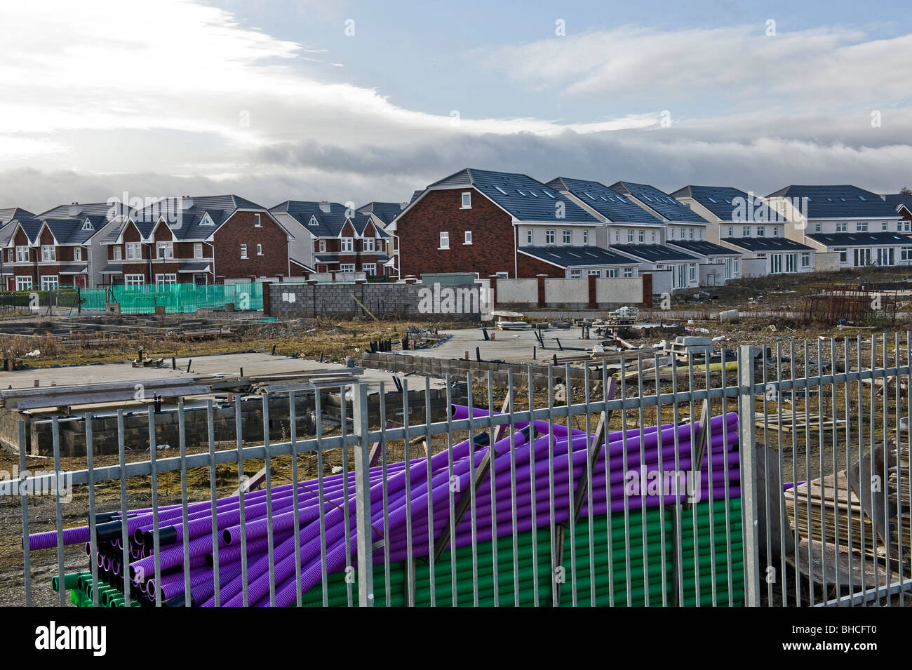 Thursday 28 January 2010. Ghost estates in Dublin. Unfinished building site in Castlemoyne, Dublin 13. Stock Photo