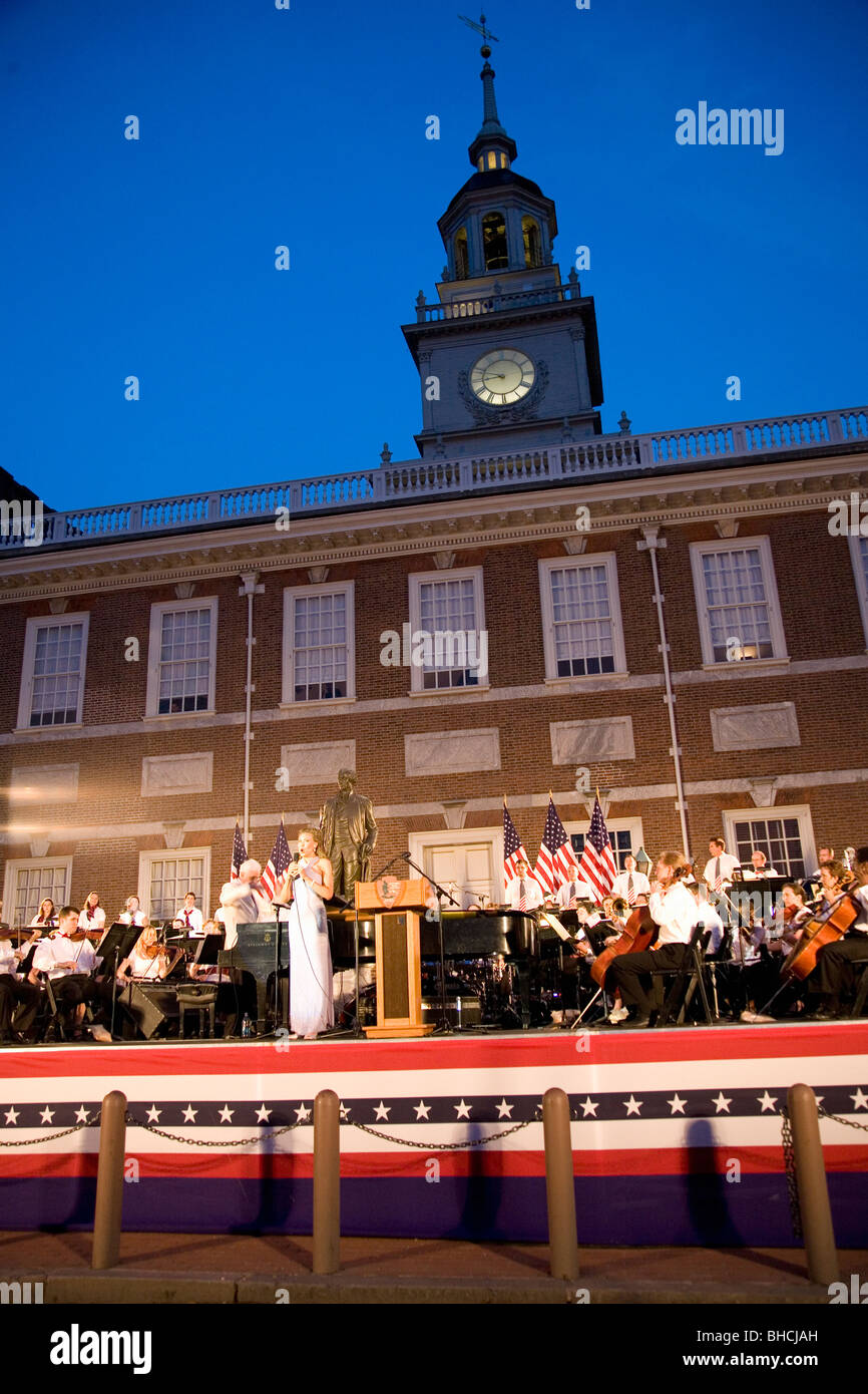 Peter Nero and the Philly Pops performing in front of historic Independence Hall, Philadelphia, Pennsylvania on July 3, 2008 Stock Photo
