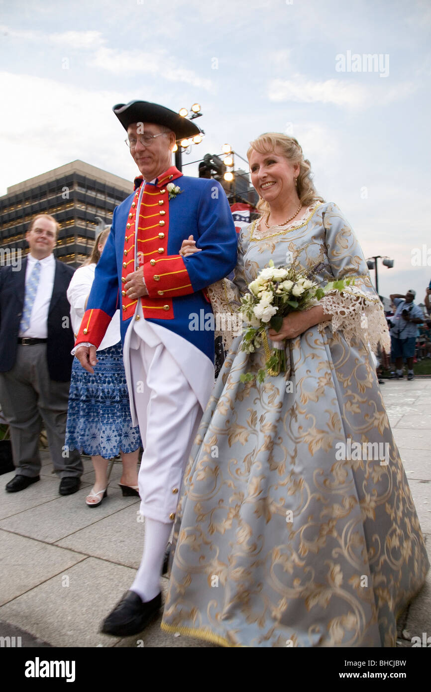 Ben Franklin and Betsy Ross actors married in real life on July 3, 2008 in front of Independence Hall, Philadelphia Stock Photo