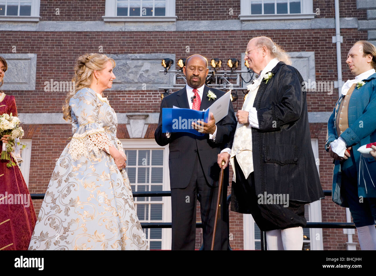 Philadelphia Mayor Michael Nutter marrying Ben Franklin and Betsy Ross on July 3, 2008 in front of Independence Hall Stock Photo