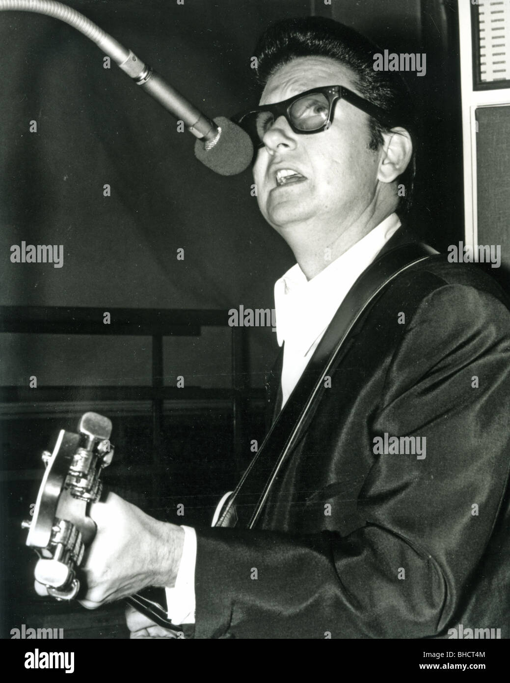 ROY ORBISON  (1936-1998) US pop musician in a London recording studio in July 1968. Photo: Tony nGale Stock Photo