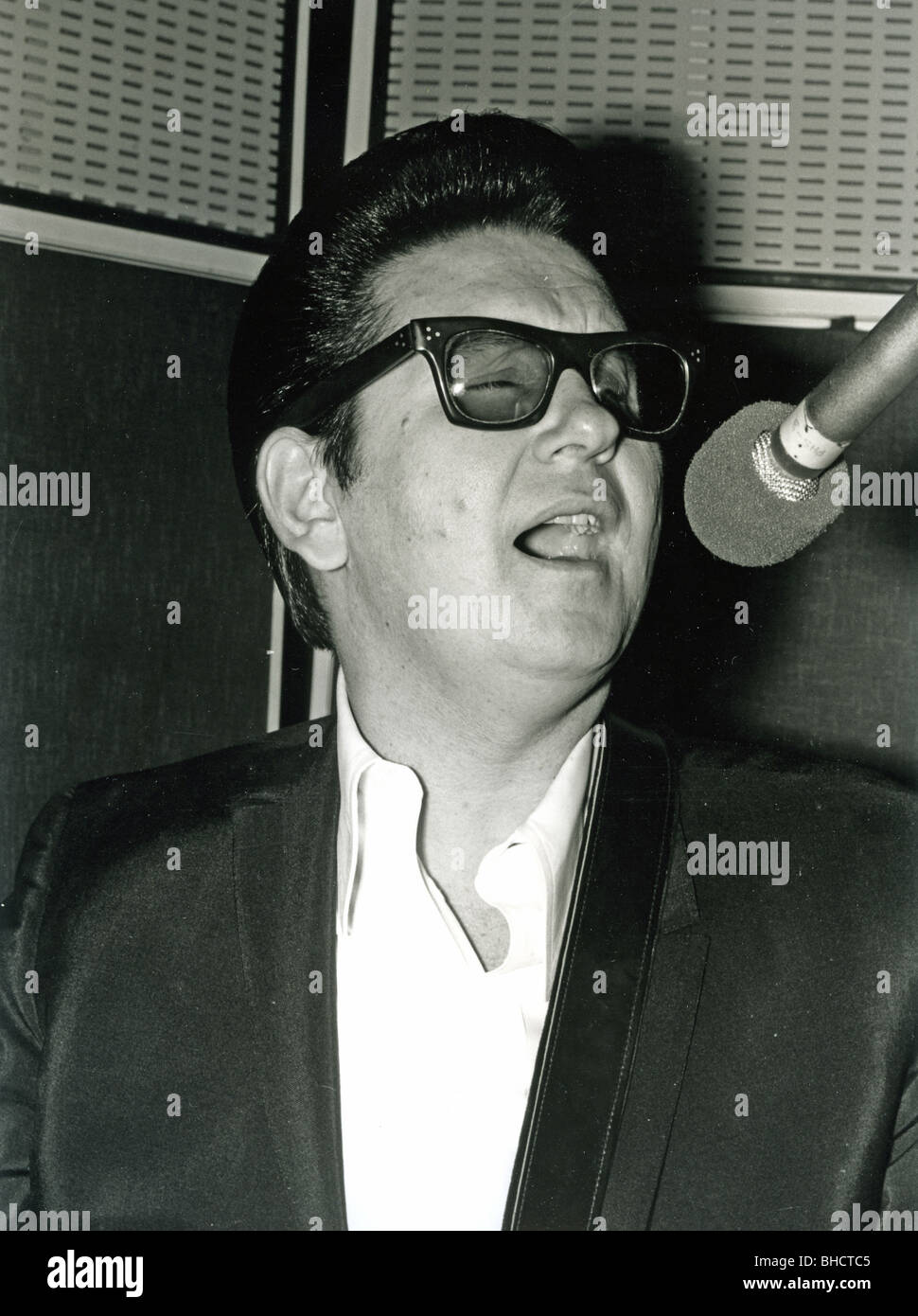 ROY ORBISON  (1936-1998) US pop musician in a London recording studio in July 1968. Photo: Tony nGale Stock Photo