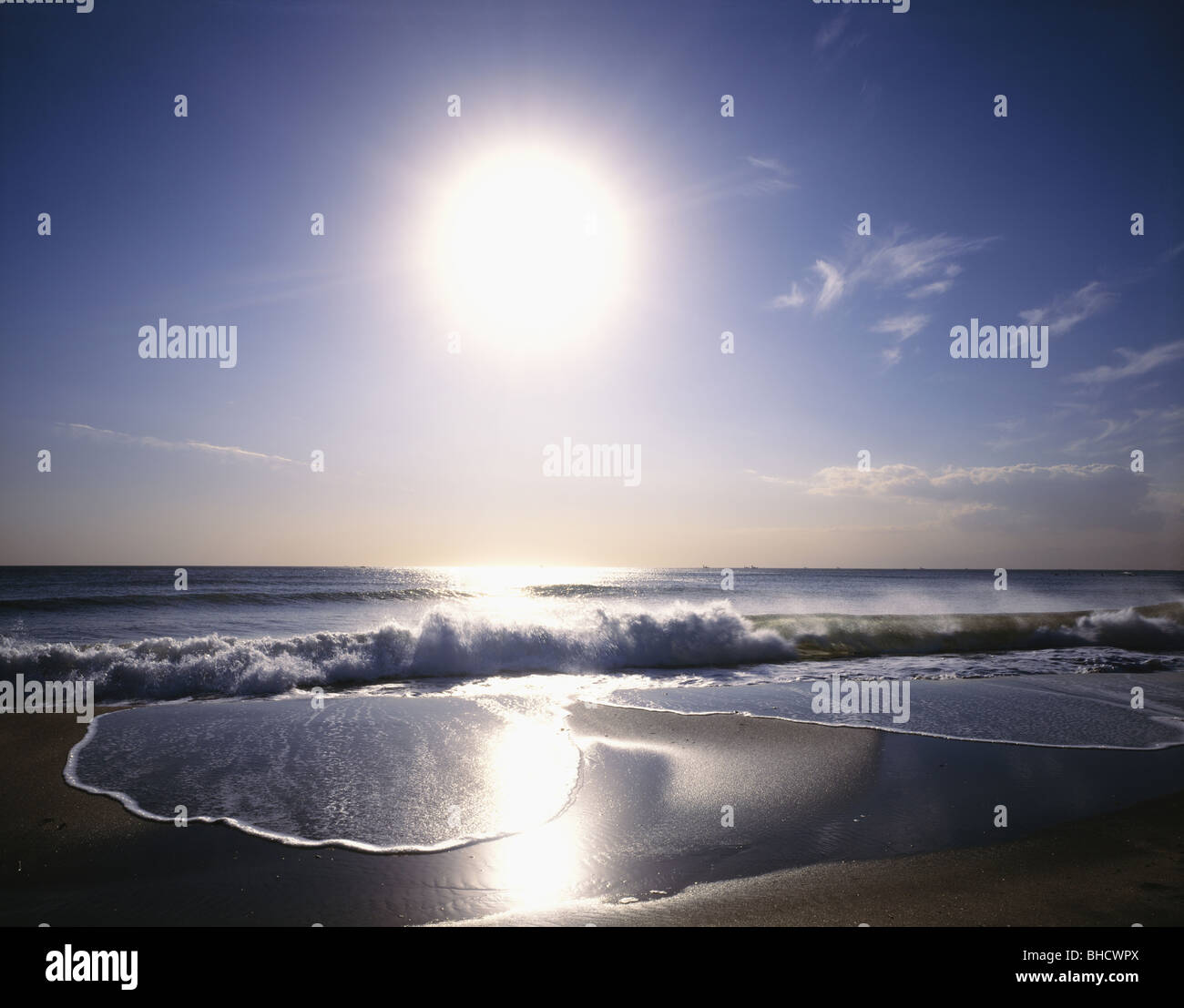 Rising sun flare hi-res stock photography and images - Alamy