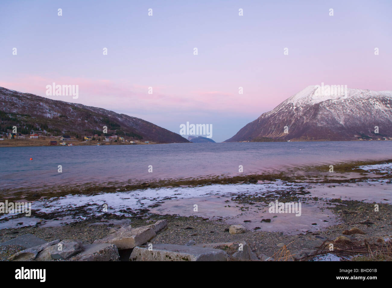 Nordfjorden. Kvaloya, Kvaloya, island. Tromso, Tromso. Norway. Polar night. Winter. Stock Photo