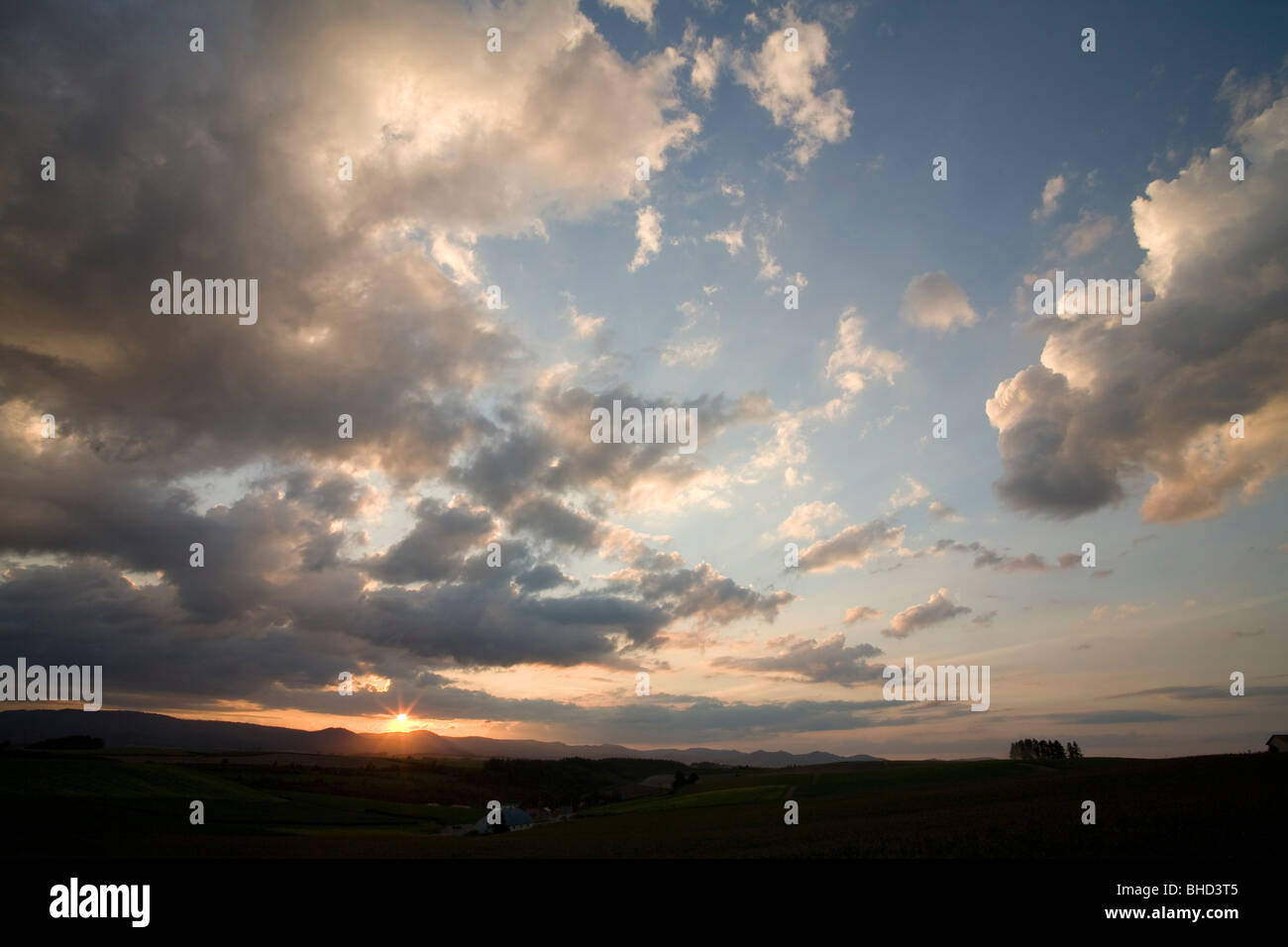 Sunrise over farm scene hi-res stock photography and images - Alamy
