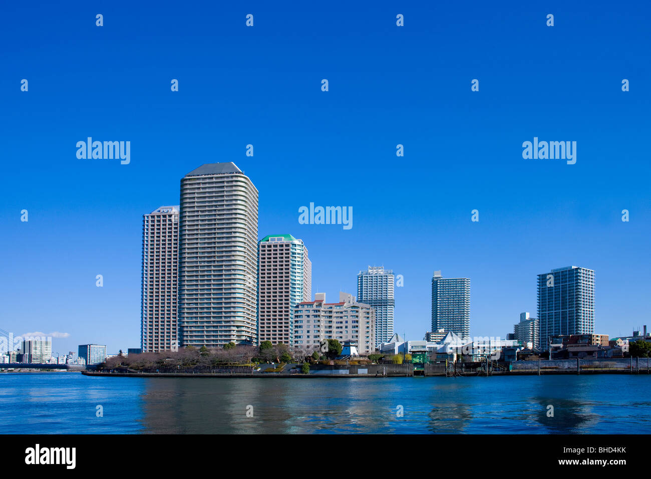 Skyline and water. Chuoku, Tokyo Prefecture, Japan Stock Photo Alamy