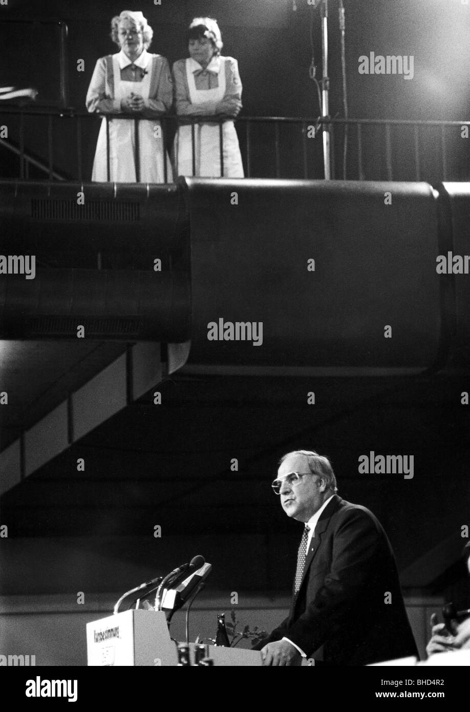 Kohl, Helmut, * 3.4.1930, German politician (CDU), Federal Chancellor 4.10.1982 - 26.10.1998, speech at the CSU Party rally, Munich, 19.- 20.10.1984, , Stock Photo