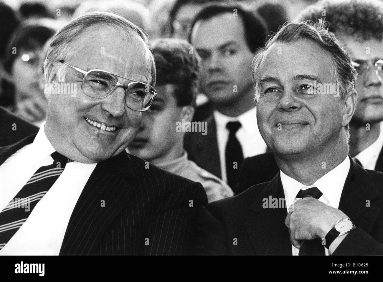 Kohl, Helmut, * 3.4.1930, German politician (CDU), Federal Chancellor 4.10.1982 - 26.10.1998, with Prime Minister of Lower Saxony Ernst Albrecht, meeting of the Silesians, Hanover, 14.- 16.6.1985, , Stock Photo