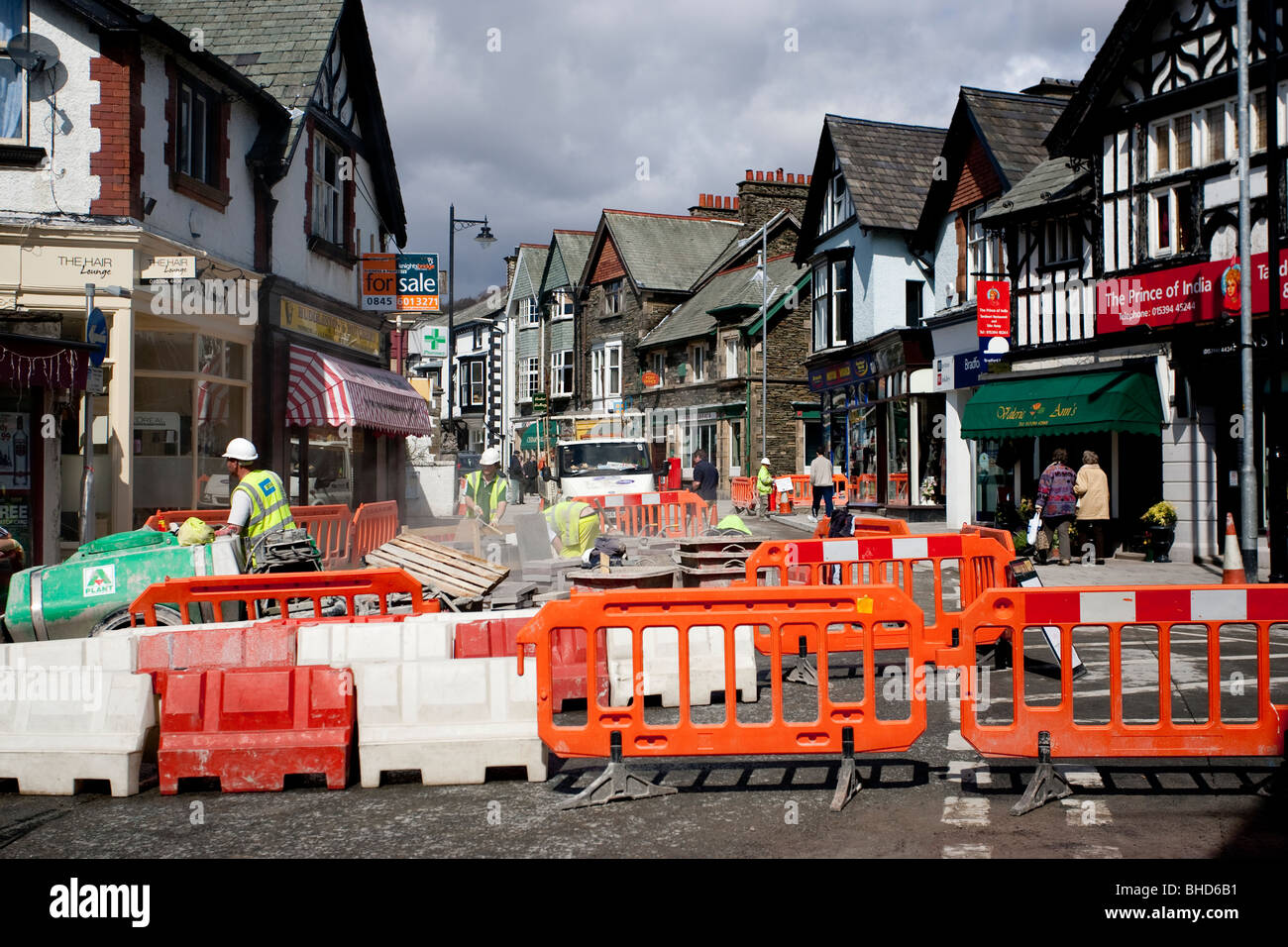 Road works - No trip barrier -Chapter 8 barrier temporary site fencing & pedestrian barriers Windermere Town Centre Enhancement Stock Photo