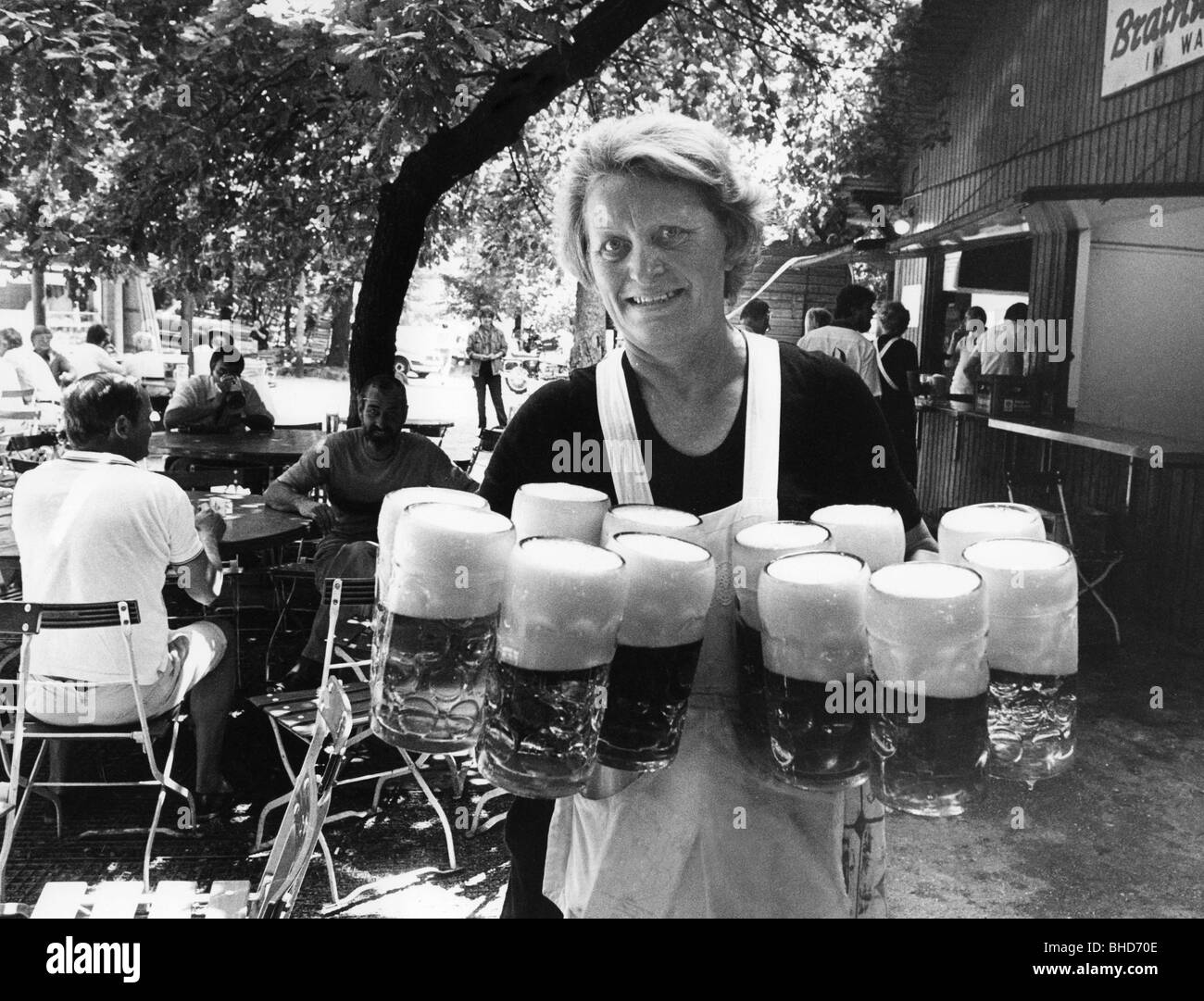 gastronomy, beer gardens, waitress with steins of beer, Germany, circa 1980s, Stock Photo