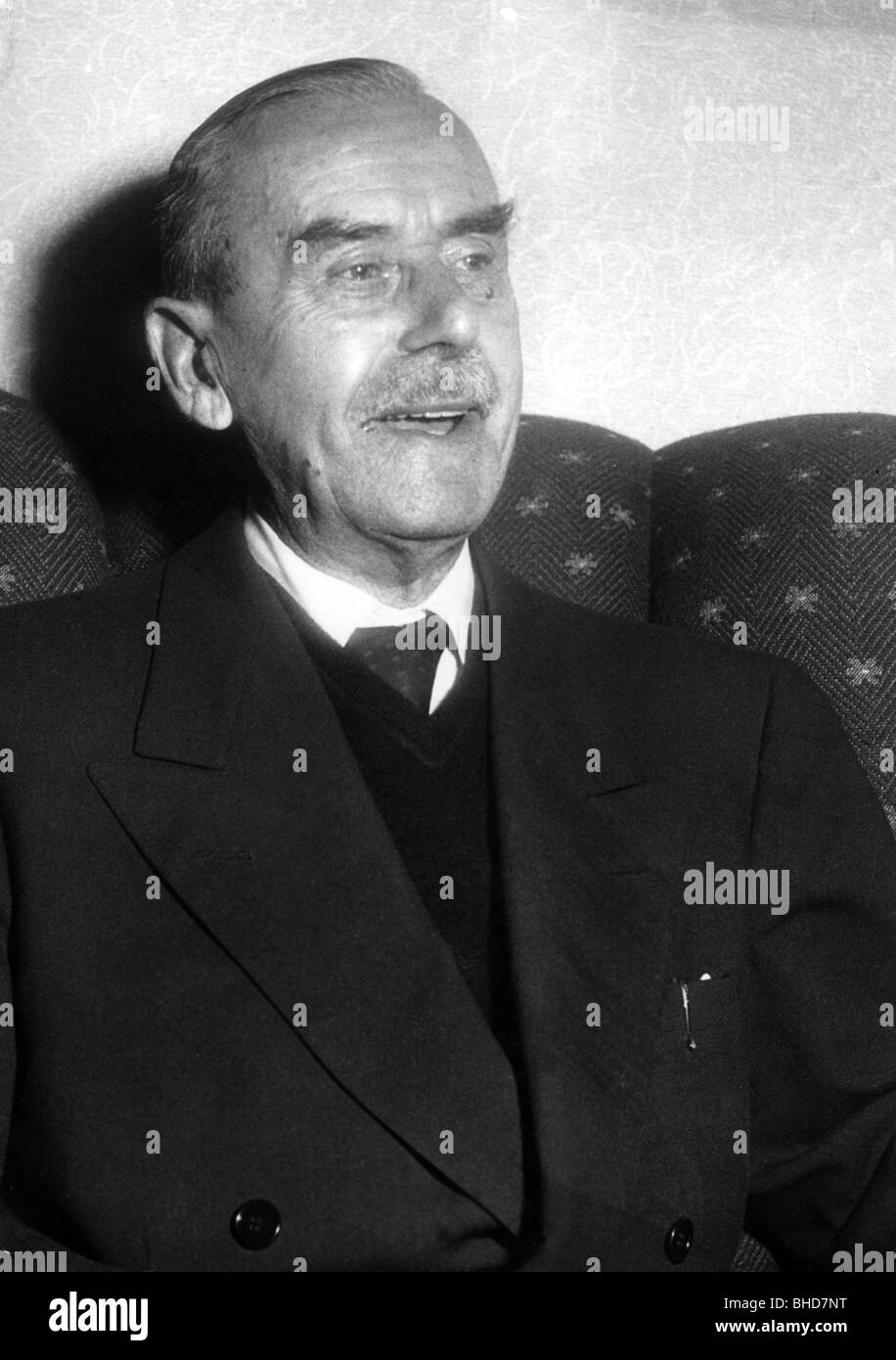 Mann, Thomas, 6.6.1875 - 12.8.1955, German author / writer, Nobel Prize in Literature 1929, half length, circa 1930, Stock Photo