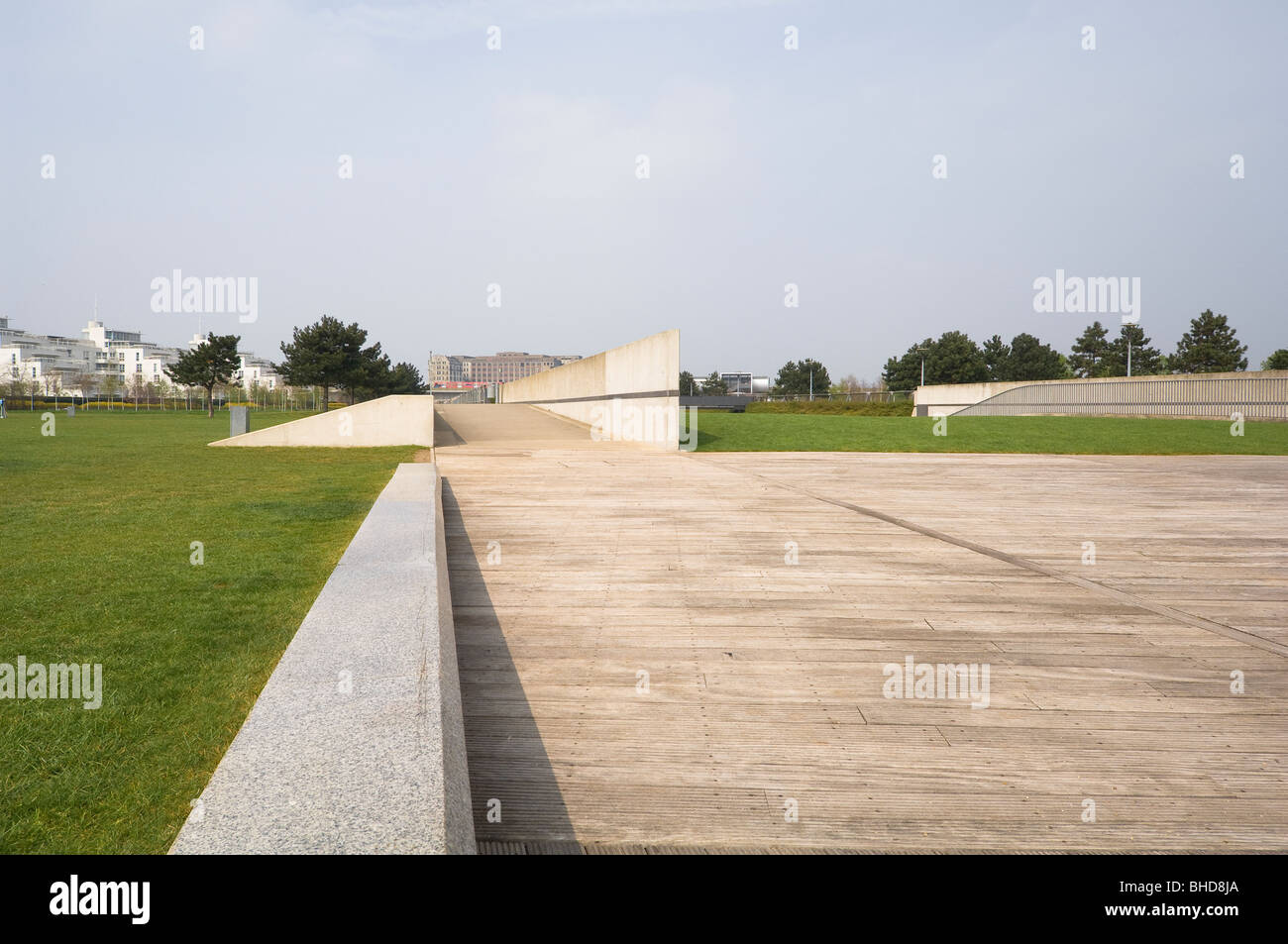 Contemporary urban architecture hi-res stock photography and images - Alamy