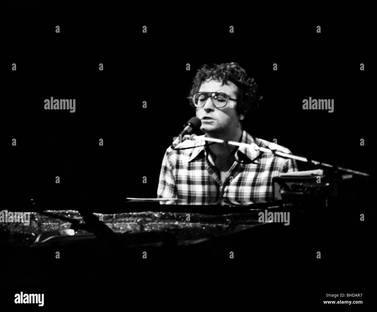 Newman, Randy, * 28.11.1943, US rock musician, at the piano, during a performance, circa late 1970s, Stock Photo