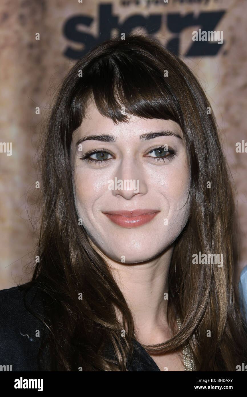 Picture of lizzy caplan