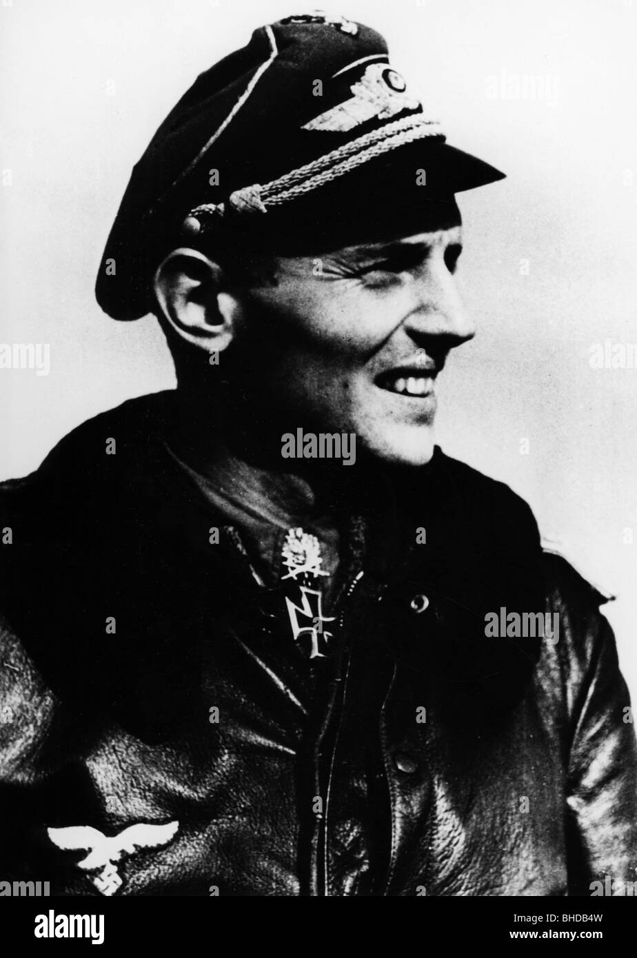 Hartmann, Erich, 19.4.1922 - 20.9.1993, German World War II fighter pilot, portrait, as holder of the Knight's Cross with Oakleaves and Swords, 1944 / 1945, Stock Photo