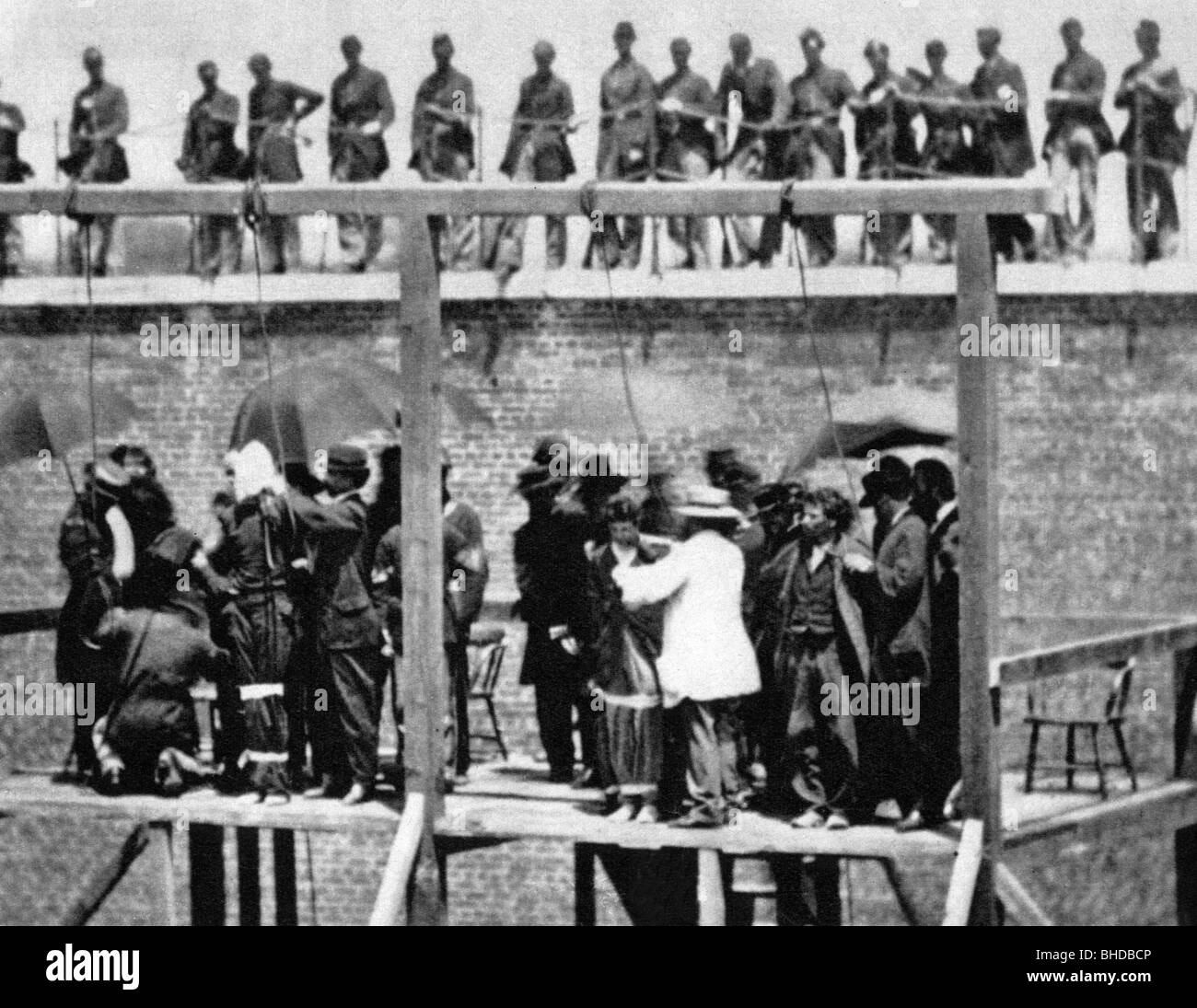 geography / travel, USA, American Civil War 1861 - 1865, murder of President Abraham Lincoln, Execution of the conspirators Mary Surratt, Lewis Powell, David Herold and George Atzerodt, Old Arsenal Penitentiary, Washington DC, 7.7.1865, military justice, martial law, gallows, hanging, 19th century, historic, historical, people, Stock Photo