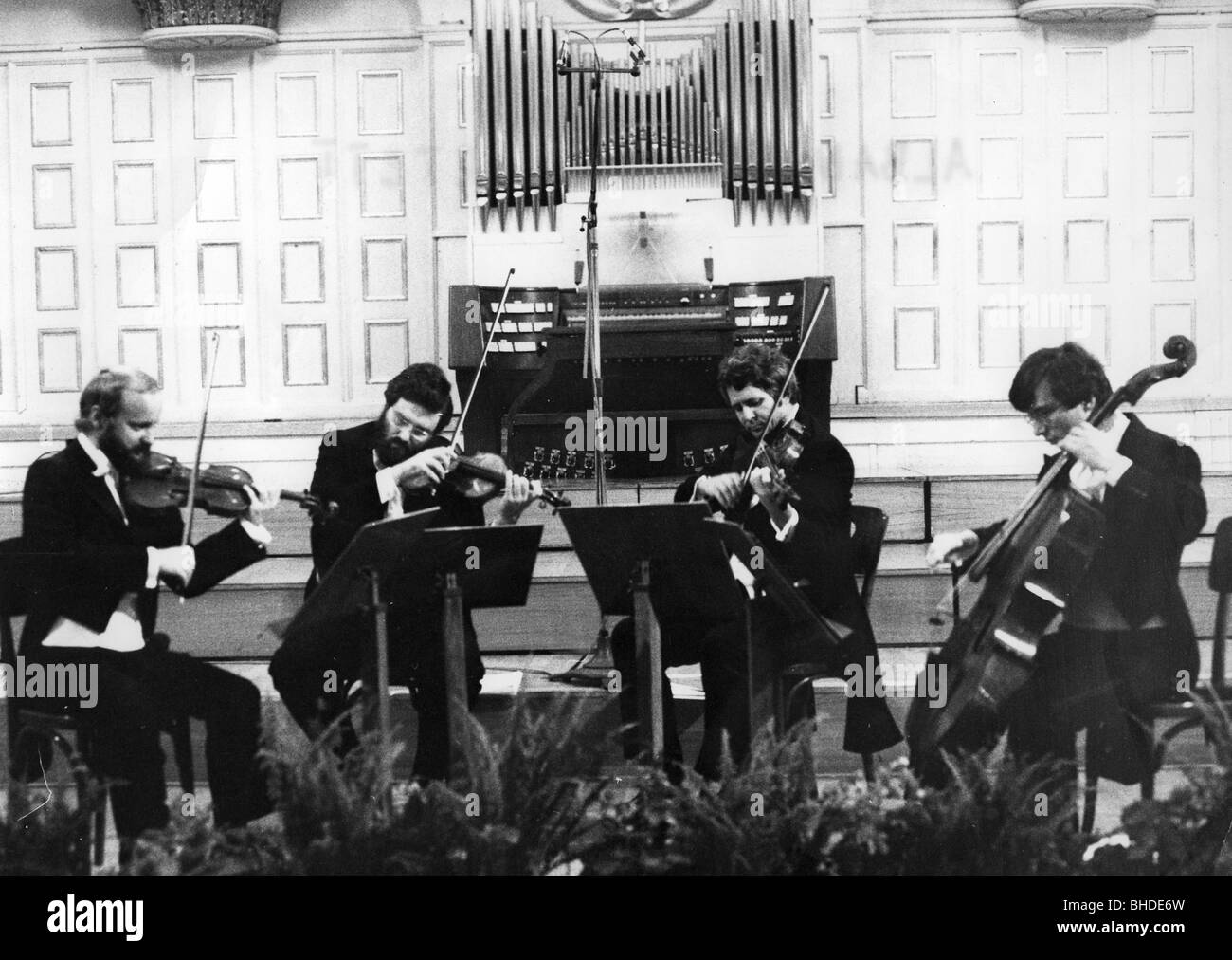 Alban Berg Quartett, Austrian string quartet, formed in 1971, Guenter  Pichler, Gerhard Schulz, Thomas Kakuska, Valentin Erben, playing music,  1970s Stock Photo - Alamy