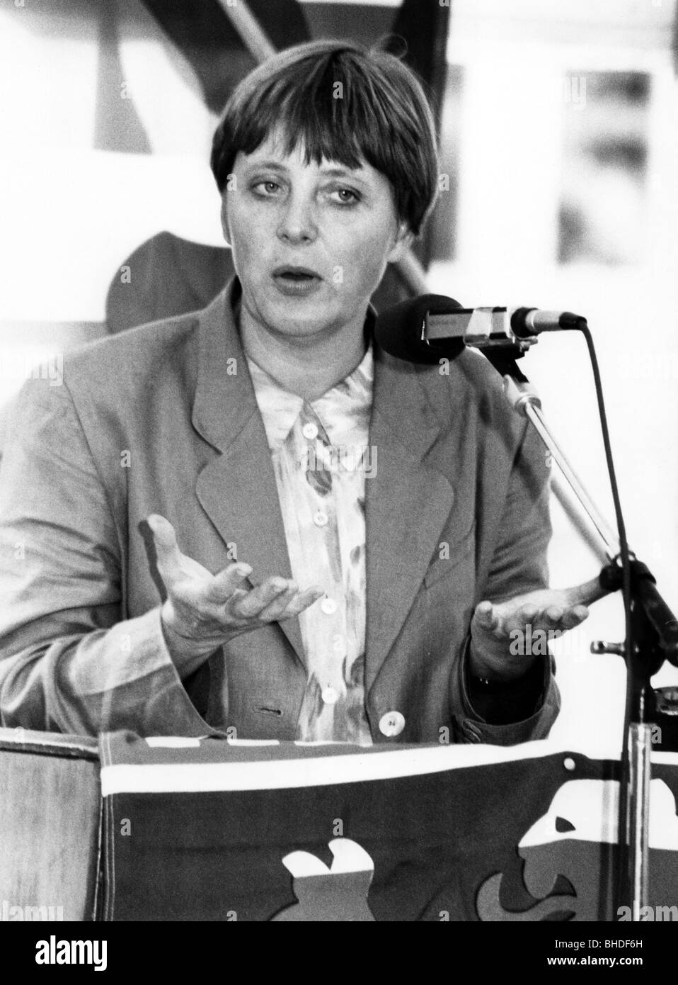Merkel, Angela Dorothea, Dr., * 17.7.1954, German politician (CDU), half length, as Federal Minister for Women and Youth, giving speech, 13.9.1994, Stock Photo