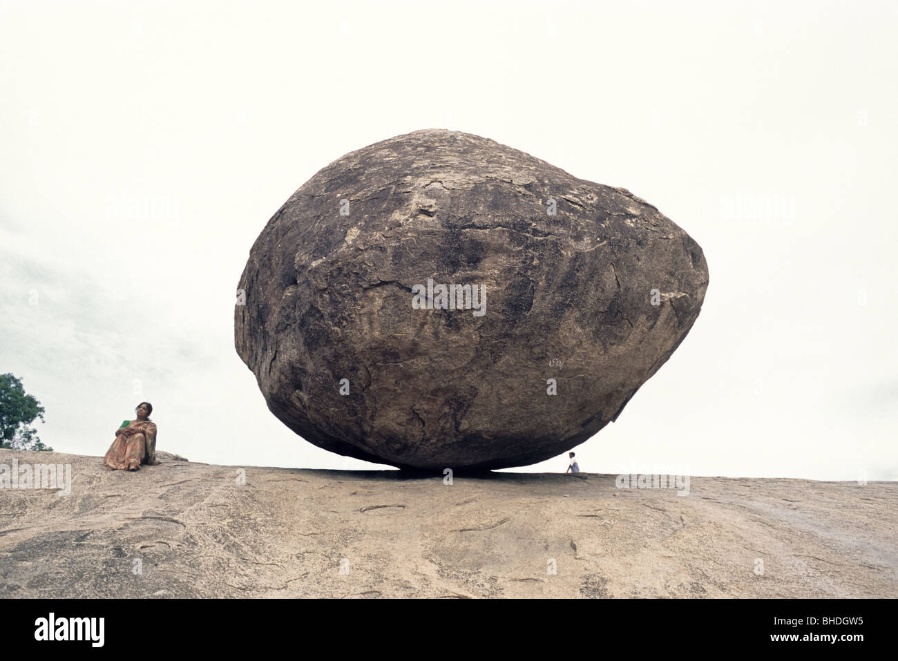 The huge boulder popularly known as Krishna's butter ball in Mahabalipuram, Tamil Nadu, India Stock Photo