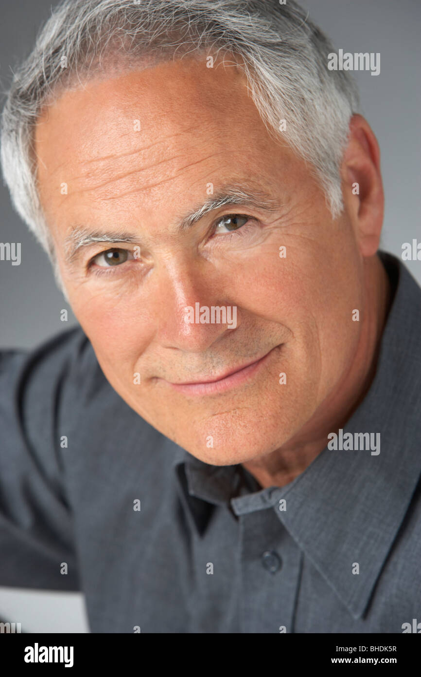 Mature portrait vertical studio hi-res stock photography and images - Alamy
