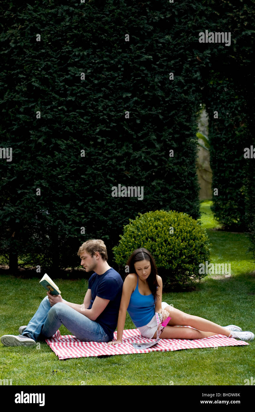 couple reading, picnic Stock Photo