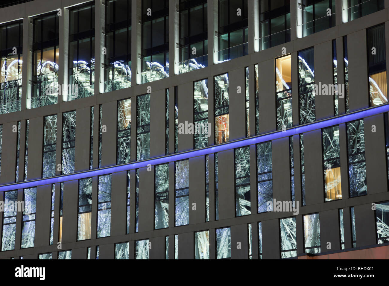 Reflecting Windows High Resolution Stock Photography and Images - Alamy