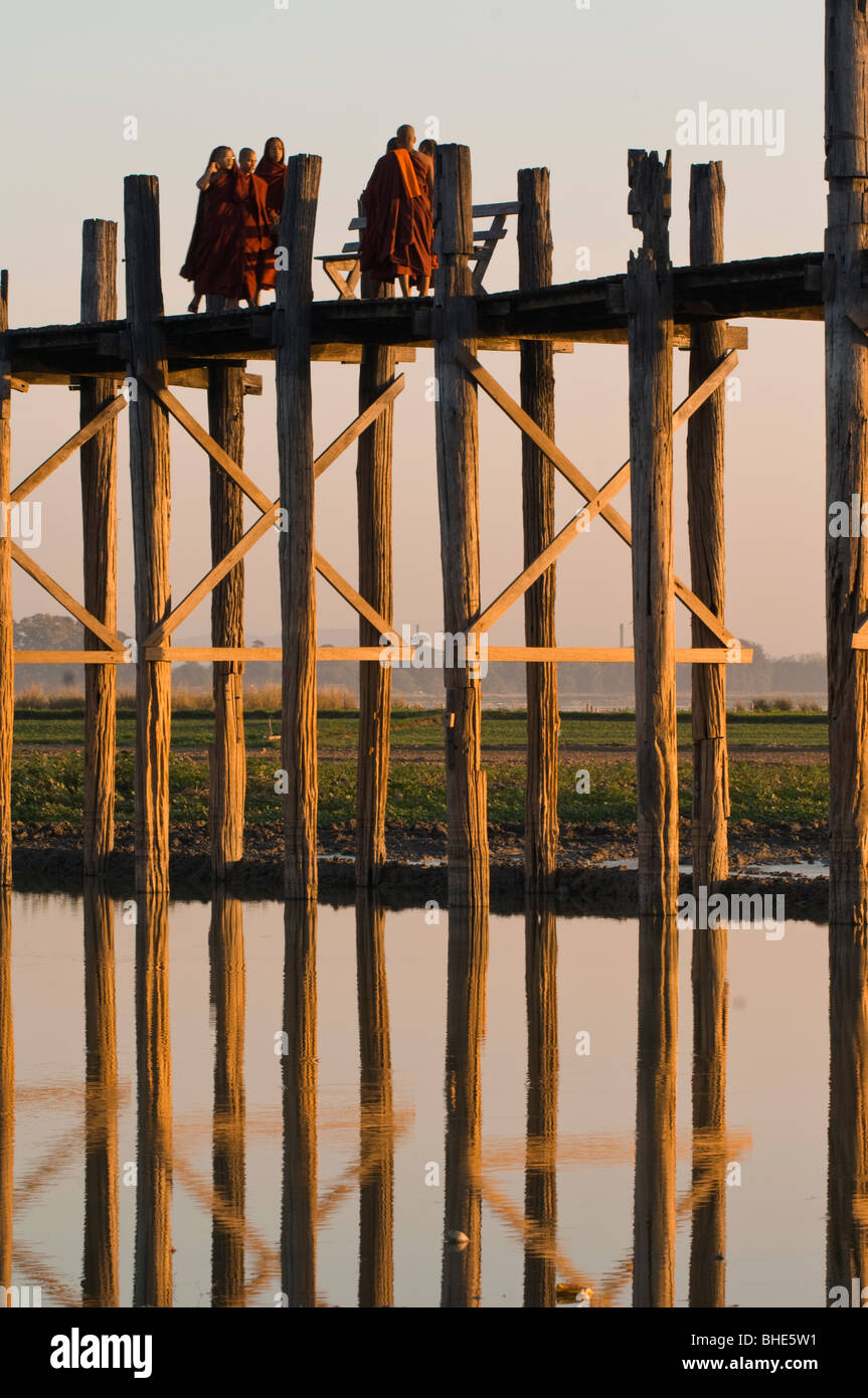 Amarapura asia burma myanmar bridge hi-res stock photography and images ...