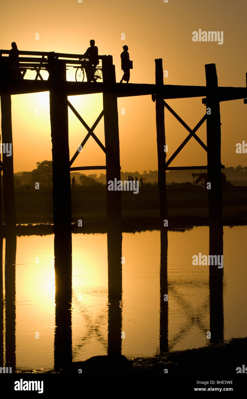 U Bein Bridge at sunset, Amarapura, Burma, Myanmar Stock Photo - Alamy