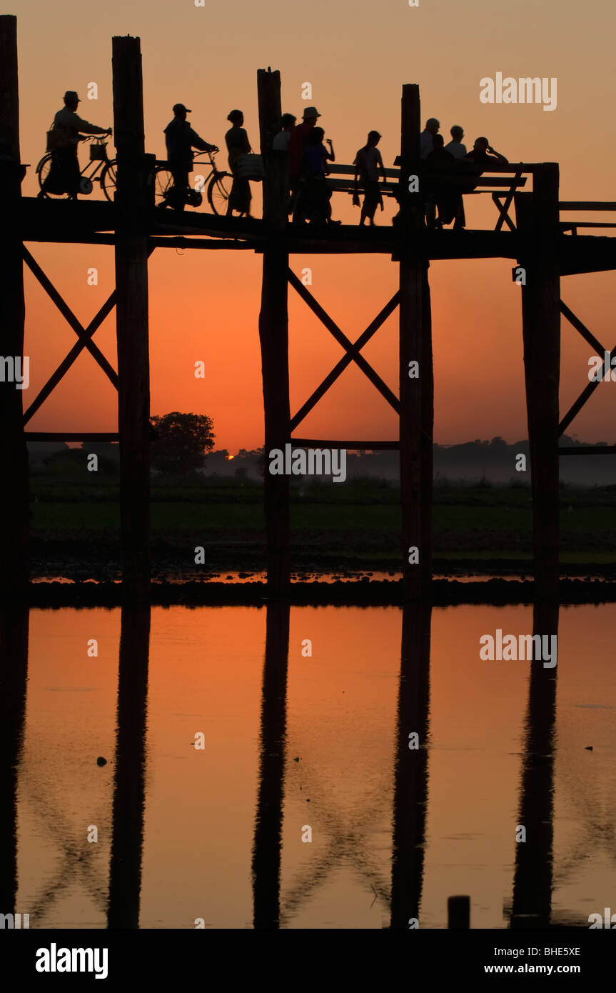U Bein Bridge at sunset, Amarapura, Burma, Myanmar Stock Photo - Alamy