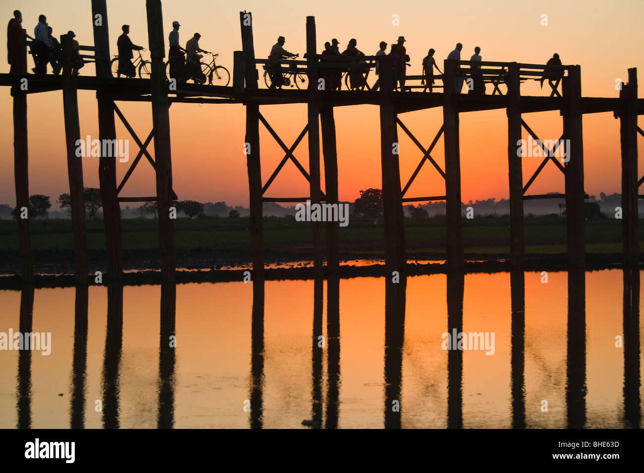 U Bein Bridge at sunset, Amarapura, Burma, Myanmar Stock Photo - Alamy