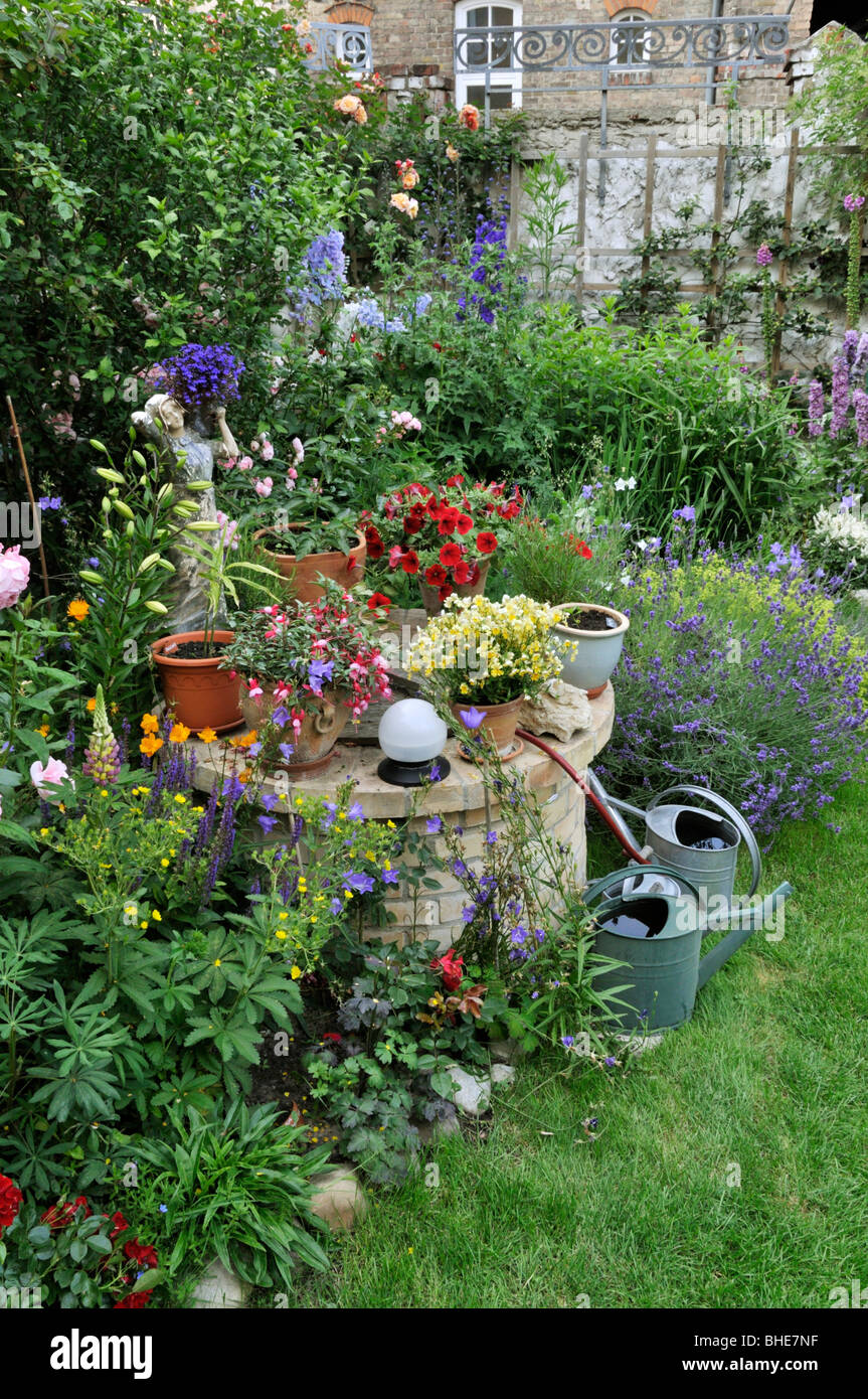 Perennial bed and annual plants in a backyard garden. Design: Jutta Wahren Stock Photo