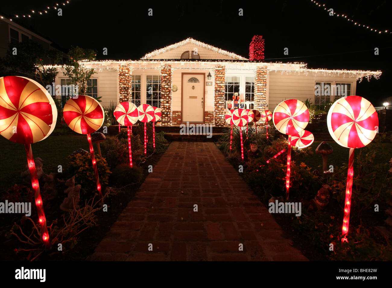 NINE BLOCKS OF CHRISTMAS LIGHTS NEIGHBOURHOOD OF CHRISTMAS LIGHTS LOS