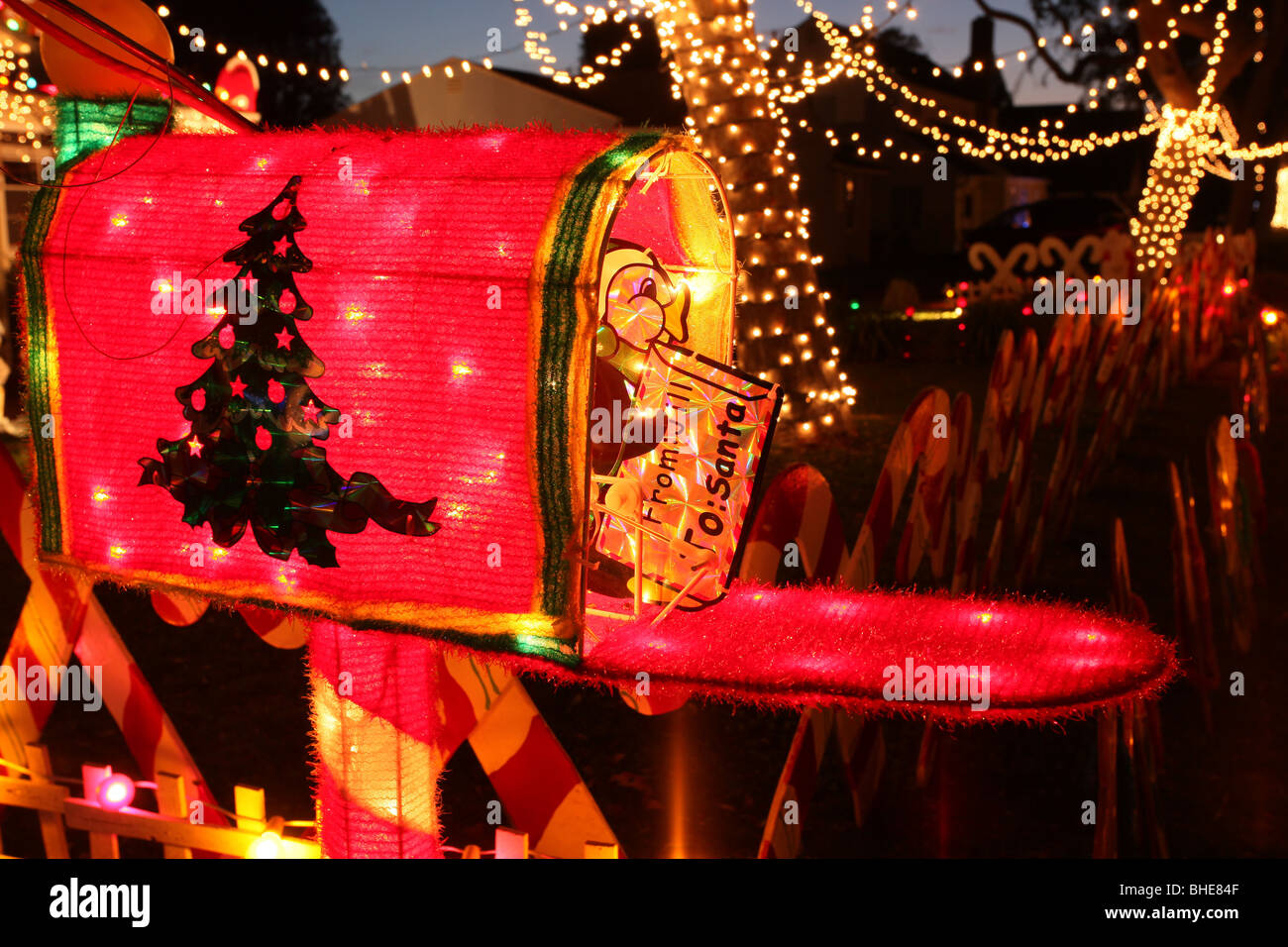 NINE BLOCKS OF CHRISTMAS LIGHTS NEIGHBOURHOOD OF CHRISTMAS LIGHTS LOS