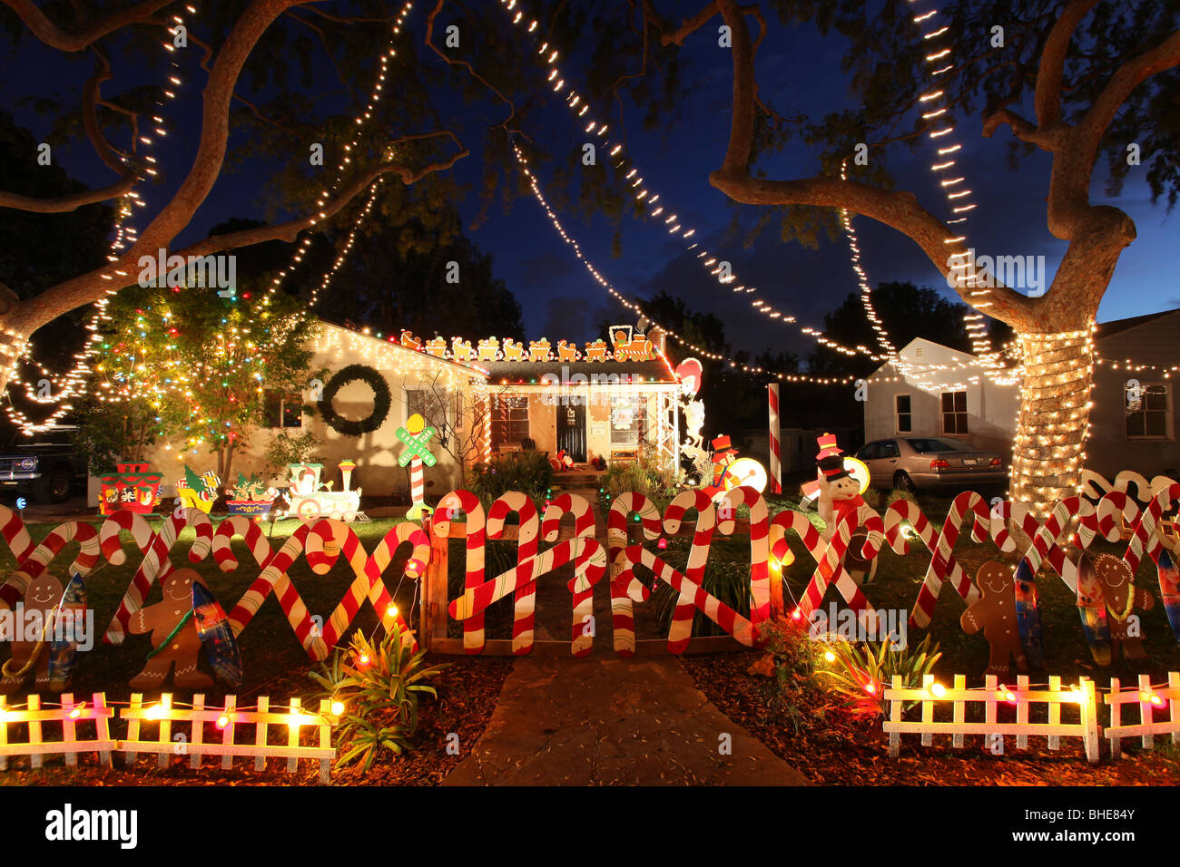 NINE BLOCKS OF CHRISTMAS LIGHTS NEIGHBOURHOOD OF CHRISTMAS LIGHTS LOS