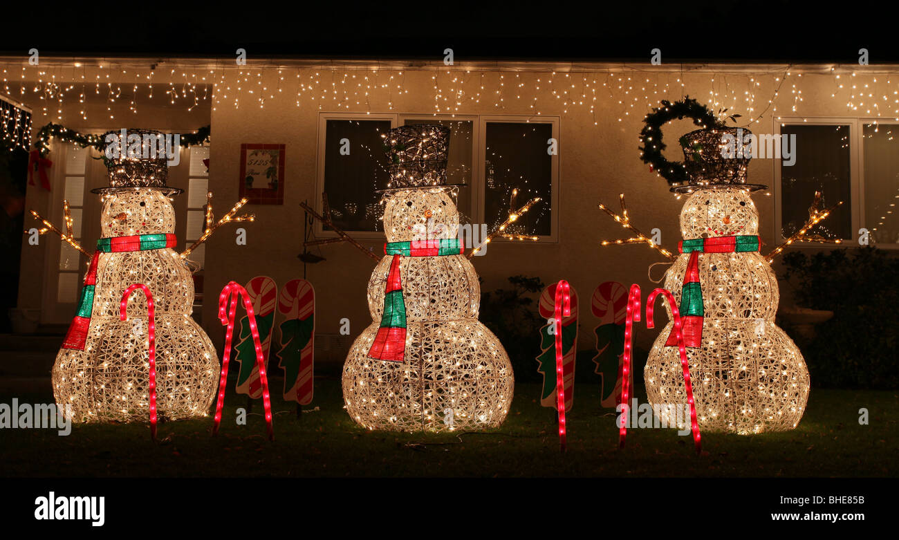 NINE BLOCKS OF CHRISTMAS LIGHTS NEIGHBOURHOOD OF CHRISTMAS LIGHTS LOS