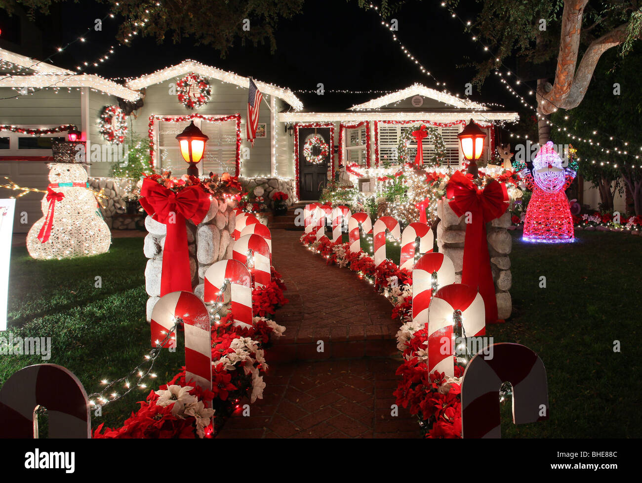 NINE BLOCKS OF CHRISTMAS LIGHTS NEIGHBOURHOOD OF CHRISTMAS LIGHTS LOS
