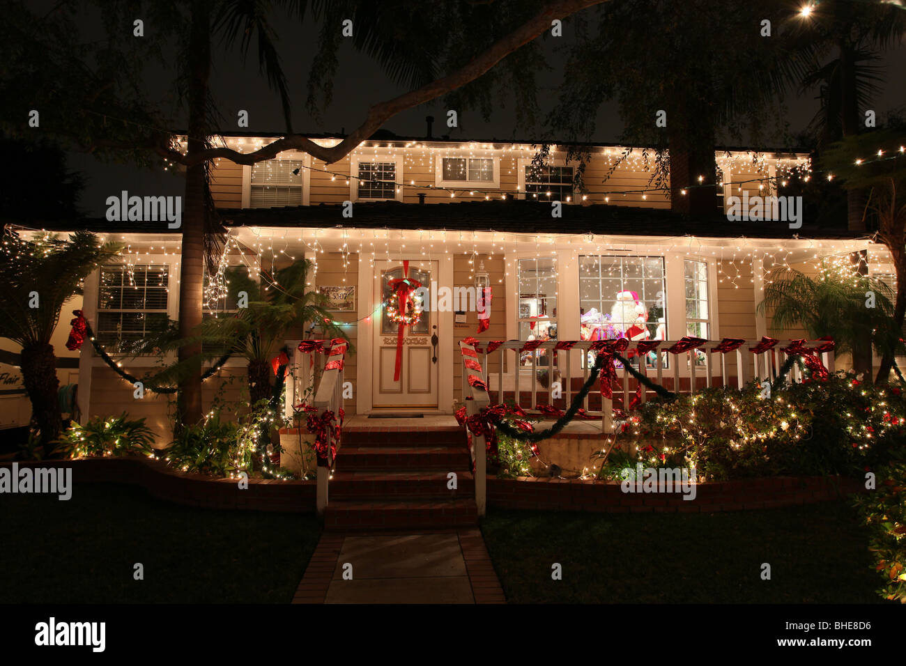 NINE BLOCKS OF CHRISTMAS LIGHTS NEIGHBOURHOOD OF CHRISTMAS LIGHTS LOS