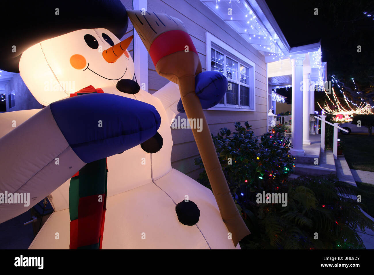 NINE BLOCKS OF CHRISTMAS LIGHTS NEIGHBOURHOOD OF CHRISTMAS LIGHTS LOS