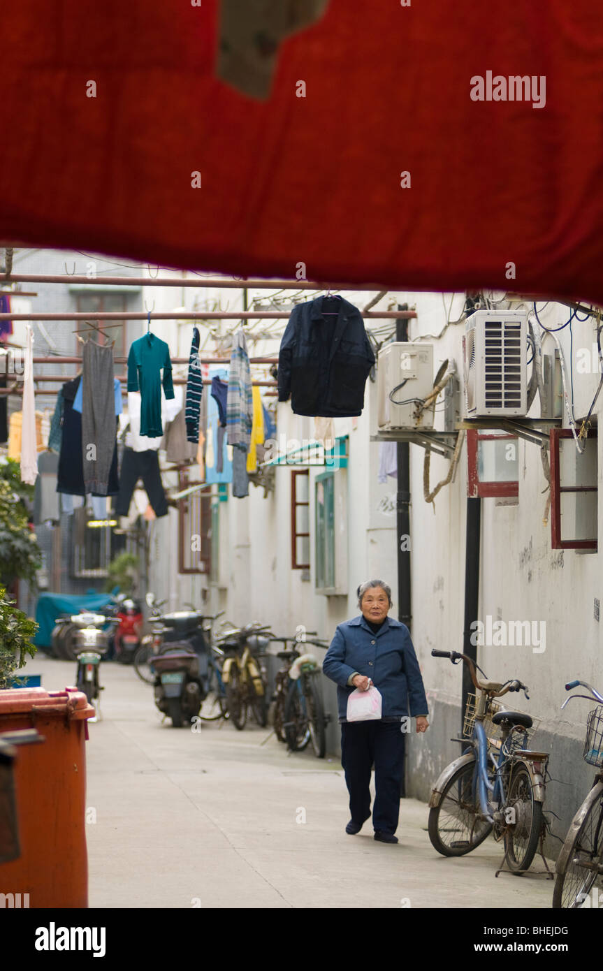 Shanghai street scene hi-res stock photography and images - Alamy